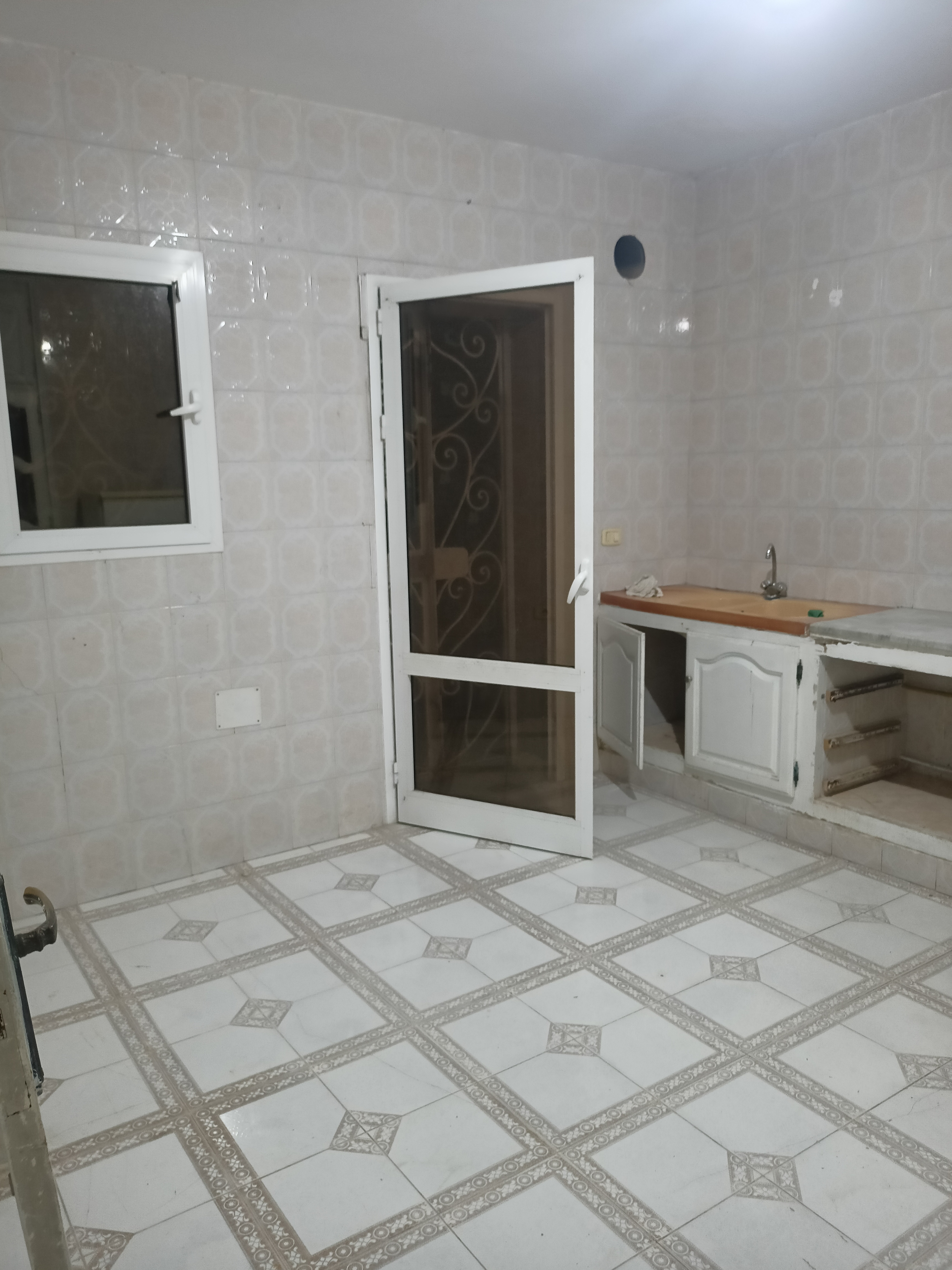 Megrine Sidi Rezig Location Maisons 3 chambres plus salle de bain plus cuisine salon