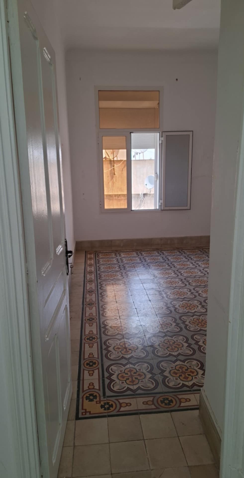 Bab Bhar Habib Thameur Vente Appart. 5 pices+ Un grand s 4 en plein centre ville
