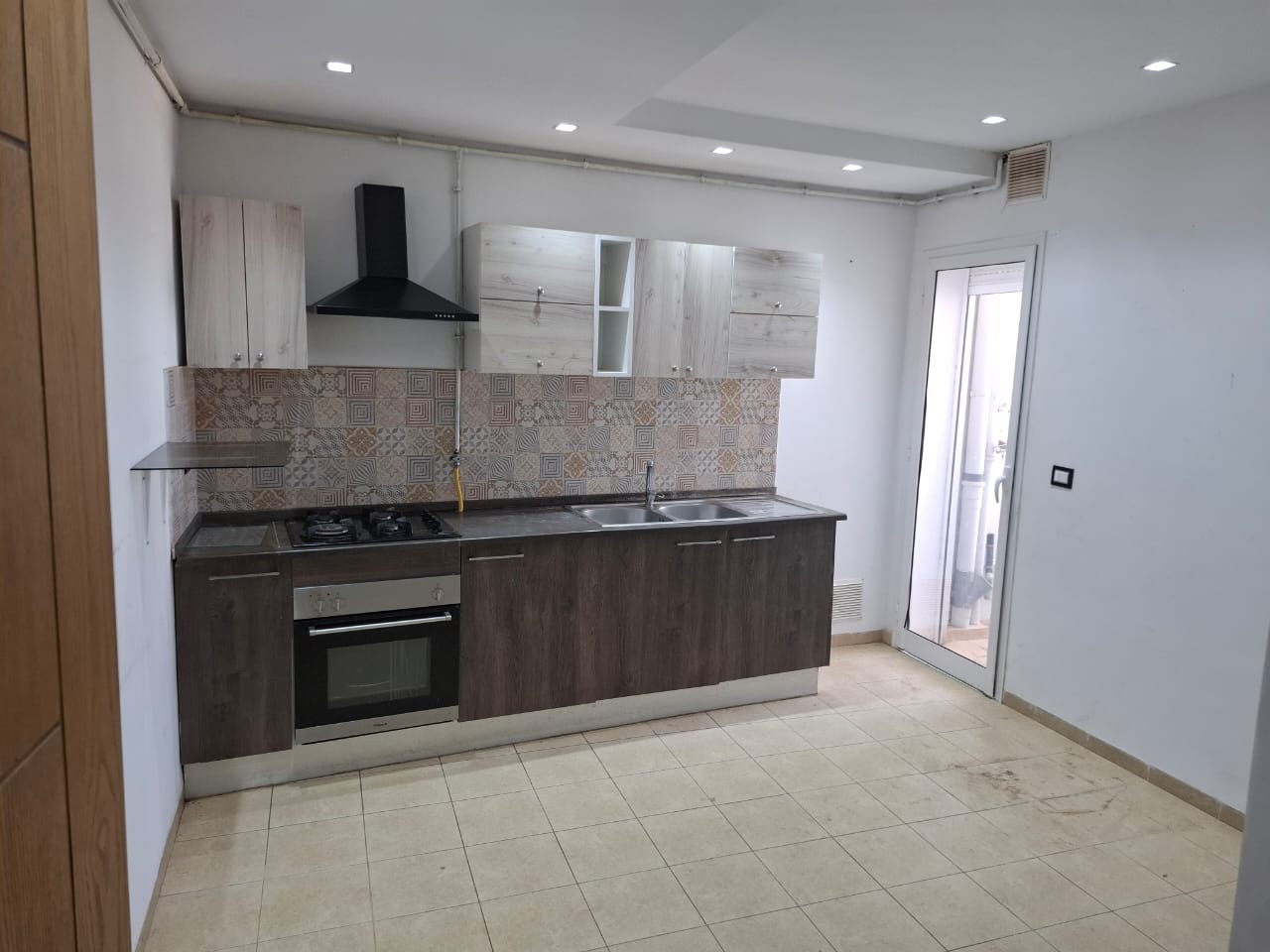 Sakiet Ezzit Sakiet Ezzit Location Appart. 5 pices+ Appartement haut standing s3 route de tunis km 5