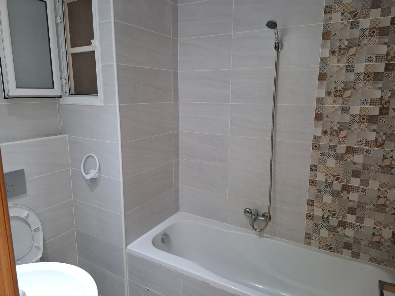 Sakiet Ezzit Sakiet Ezzit Location Appart. 5 pices+ Appartement haut standing s3 route de tunis km 5