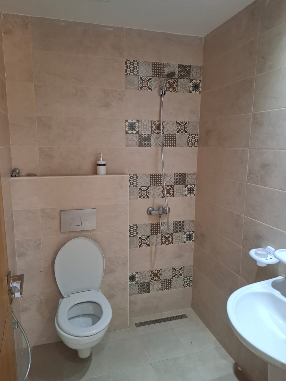 Sakiet Ezzit Sakiet Ezzit Location Appart. 5 pices+ Appartement haut standing s3 route de tunis km 5