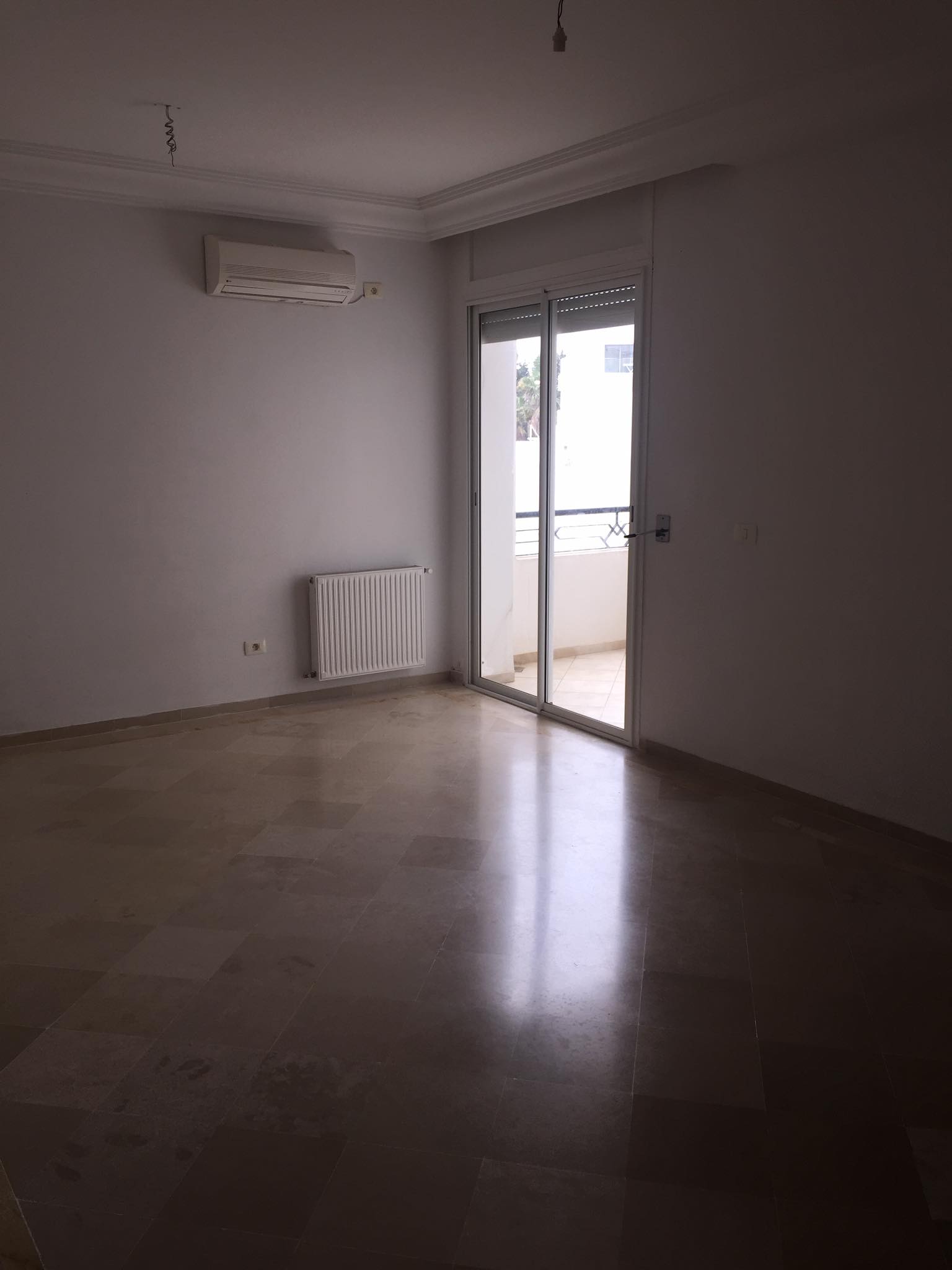 Ariana Ville Riadh Landlous Location Appart. 3 pices S plus 2 prs du parc ennahli riadh andalos
