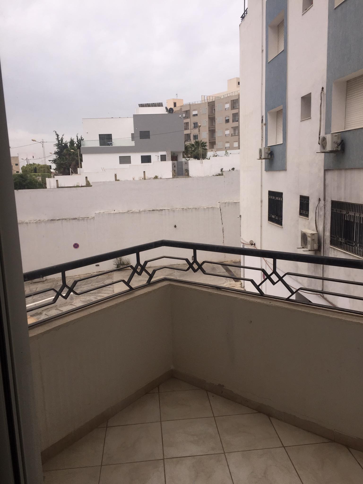 Ariana Ville Riadh Landlous Location Appart. 3 pices S plus 2 prs du parc ennahli riadh andalos