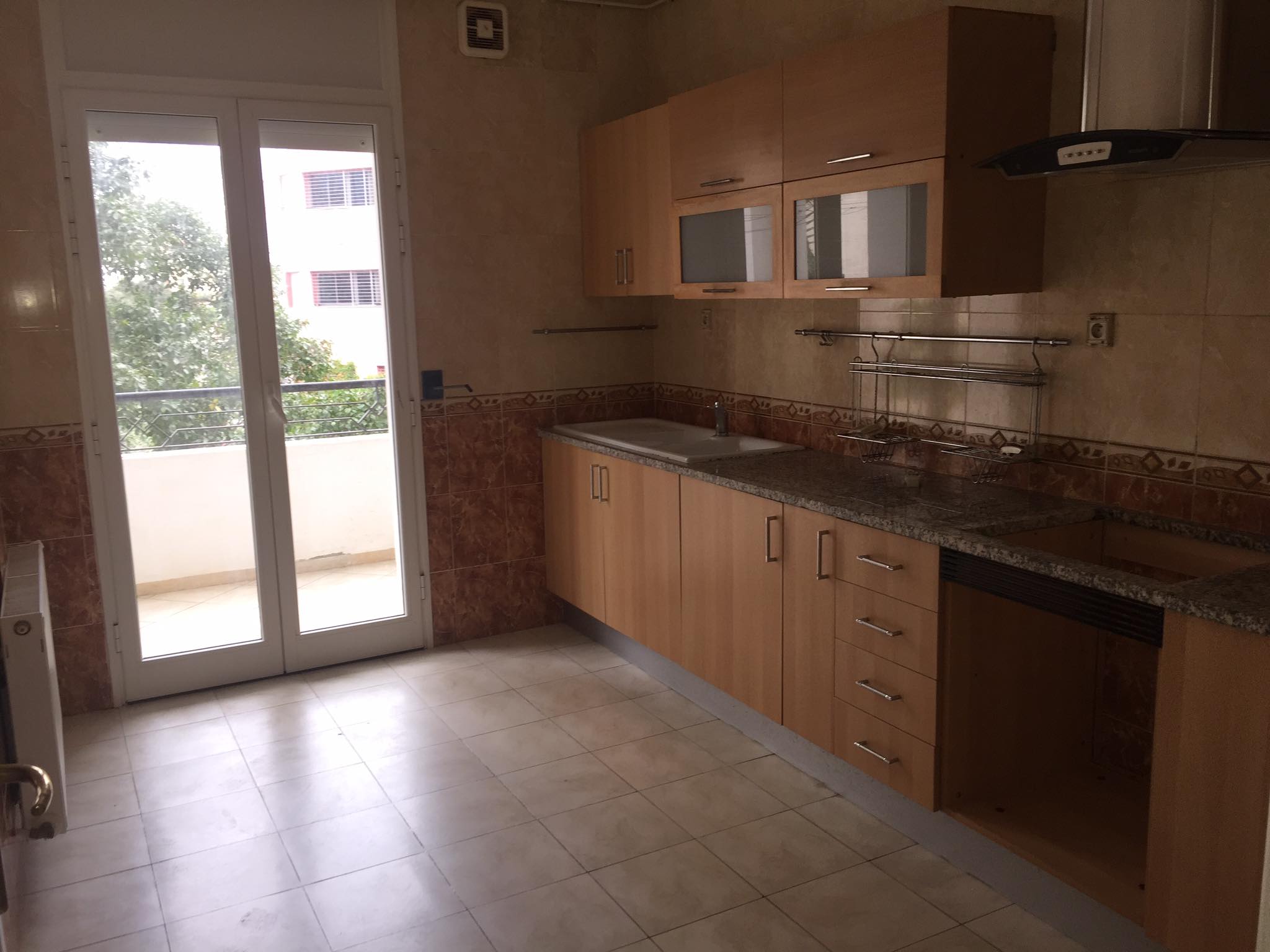 Ariana Ville Riadh Landlous Location Appart. 3 pices S plus 2 prs du parc ennahli riadh andalos