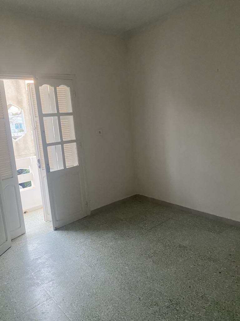 Ariana Ville Cite Ennouzha Location Appart. 3 pices Pour toute l'anne appartement s2  l'ariana