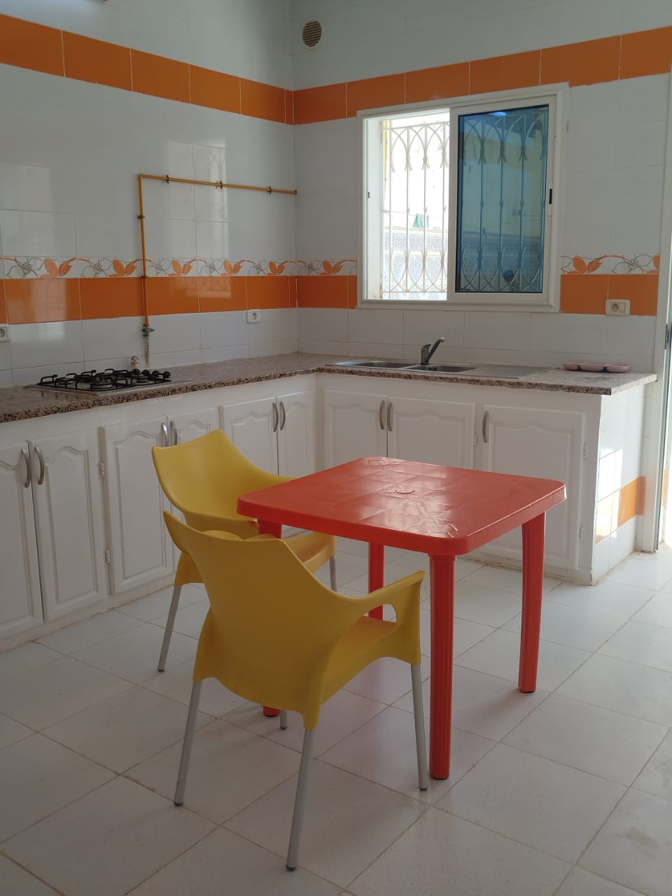 Kairouan Nord Cite Ichbilia Location Appart. 3 pices Etage  meuble