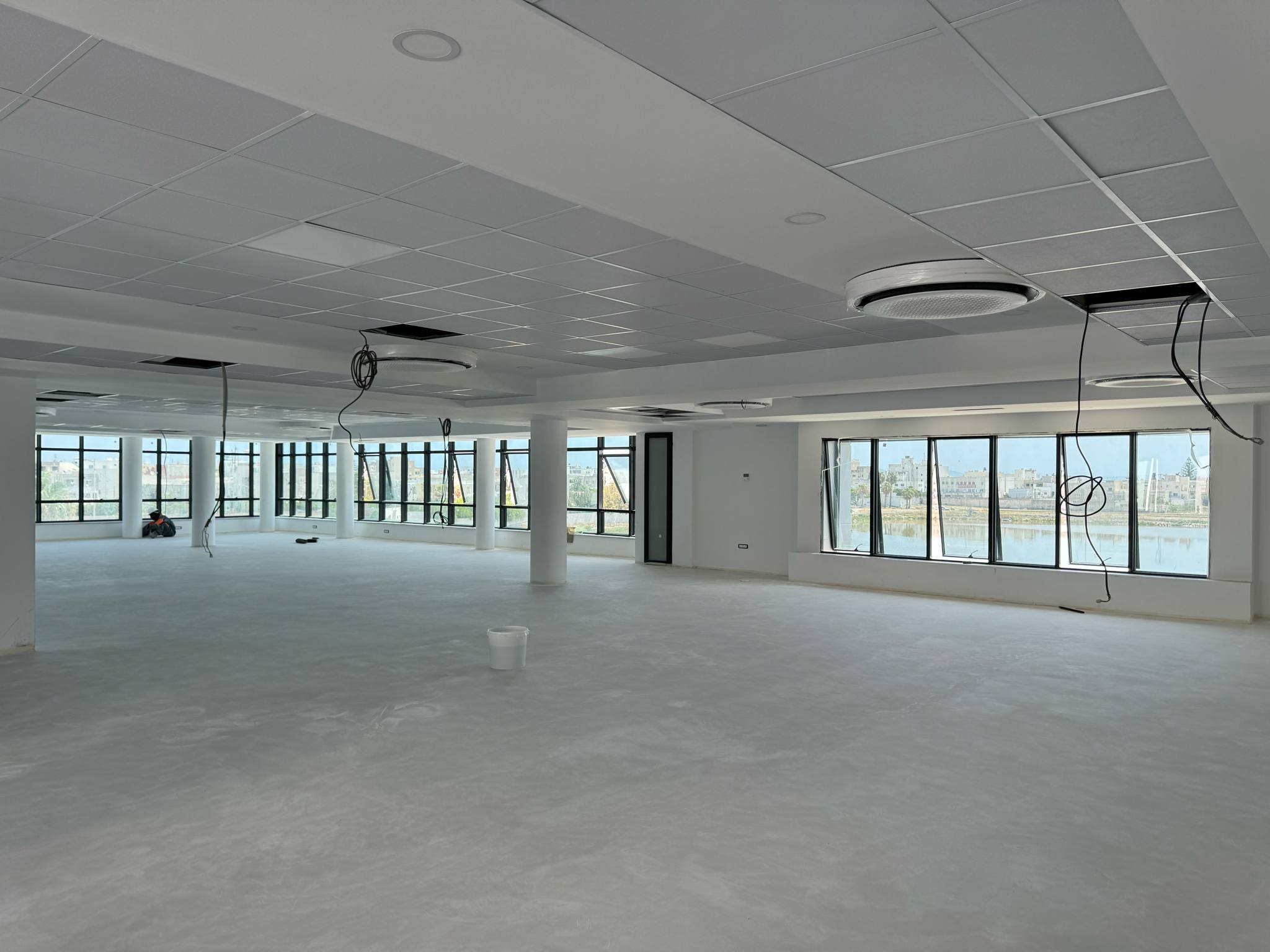 El Kram Le Kram Bureaux & Commerces Bureau Superbe bureau neuf 1000 m2hs au lac3 kram