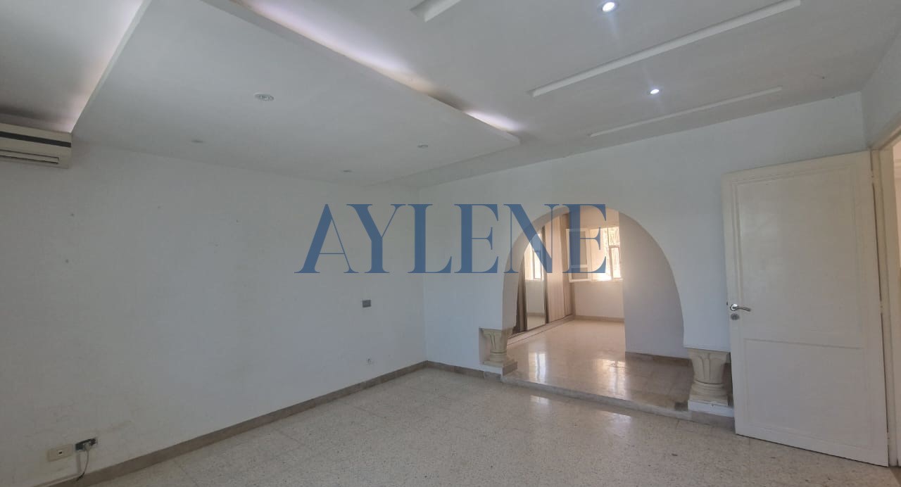 La Marsa Marsa Safsaf Location Appart. 5 pices+ Villa s5  la marsa avec grand jardin