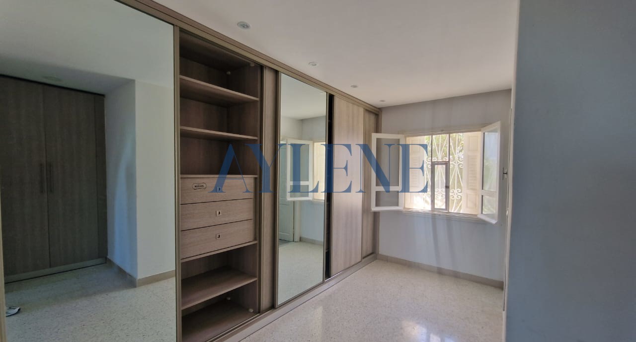 La Marsa Marsa Safsaf Location Appart. 5 pices+ Villa s5  la marsa avec grand jardin