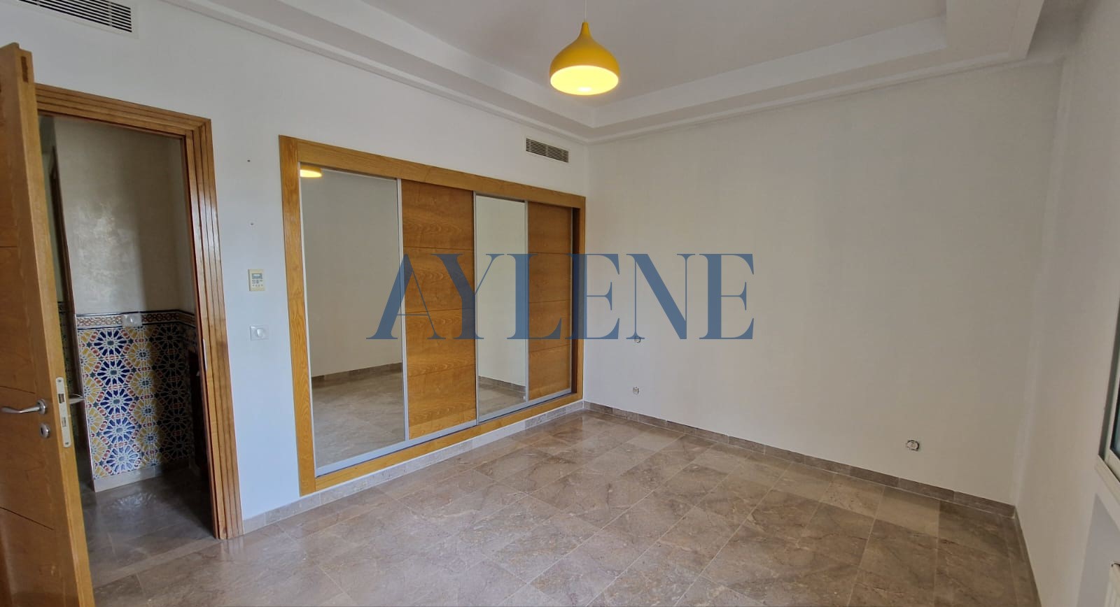 Ain Zaghouan Jardins de Carthage Location Appart. 4 pices Triplex s4  aux jardins de carthage