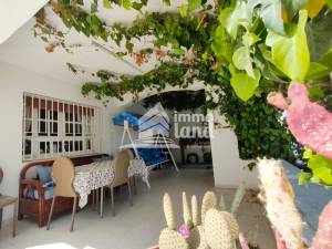 Ariana Ville El Menzah 8 Vente Maisons Villa de 650 m2 btit sur terrain de