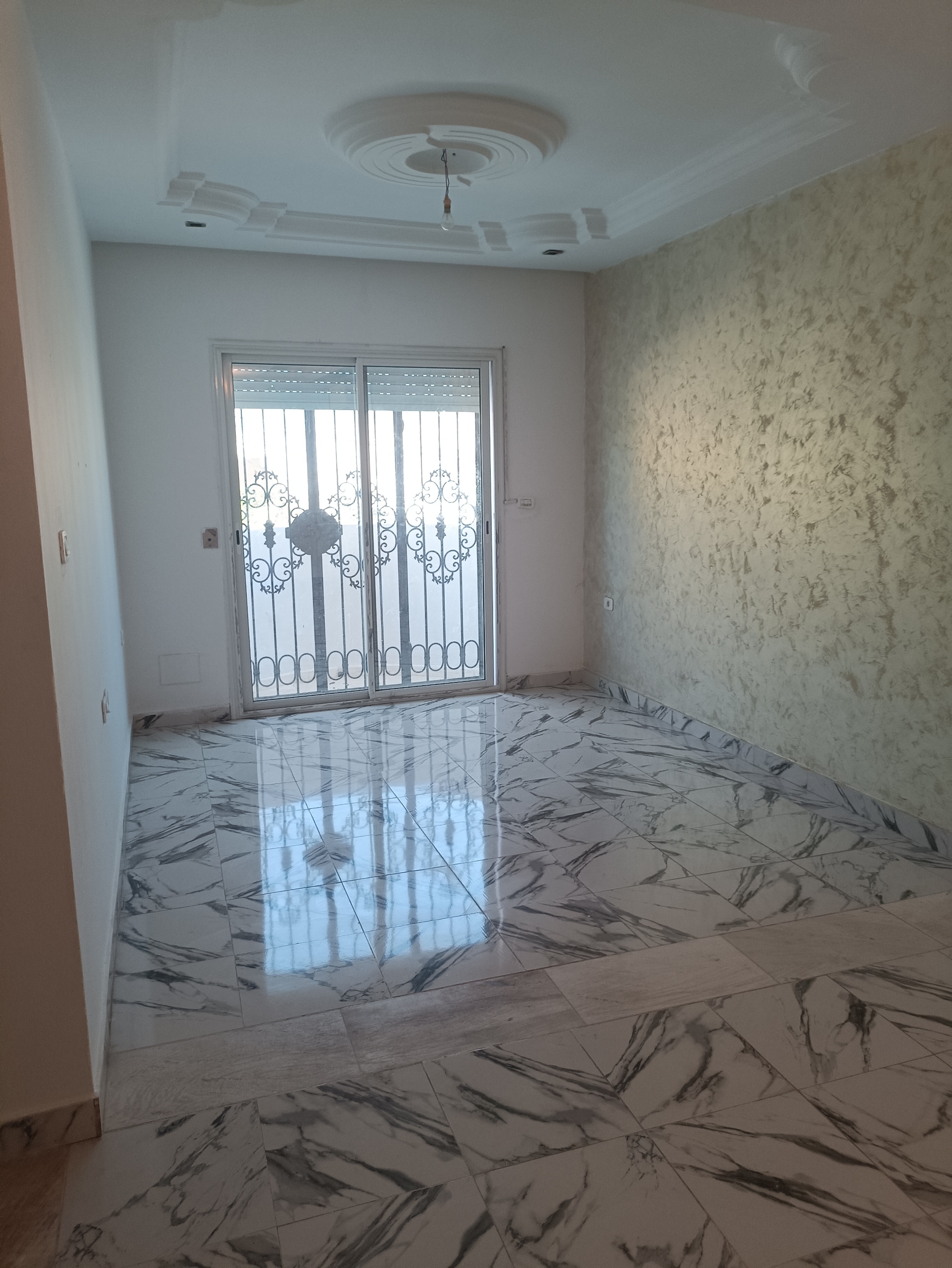 Raoued Cite Ennkhilet Location Appart. 3 pices Trs jolie