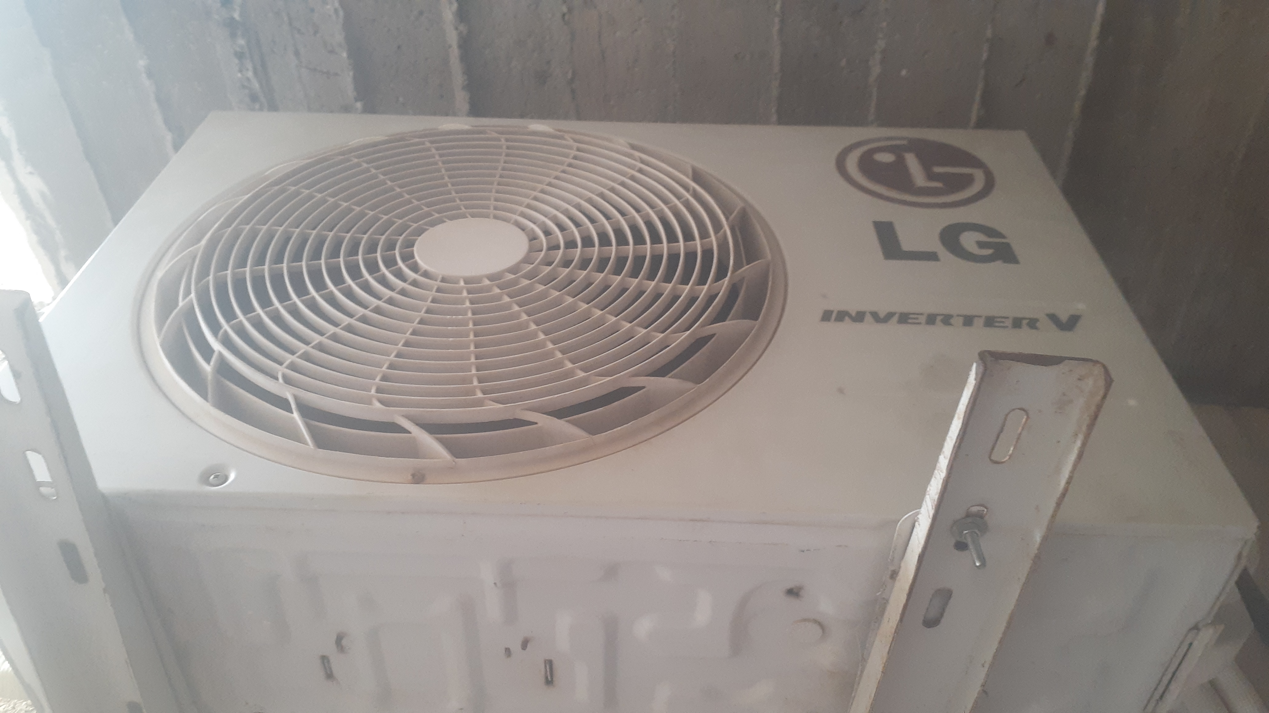 Bou Mhel El Bassatine Bou Mhel Climatiseur Autre Zouz inverter r 410 12000 lg et daikin