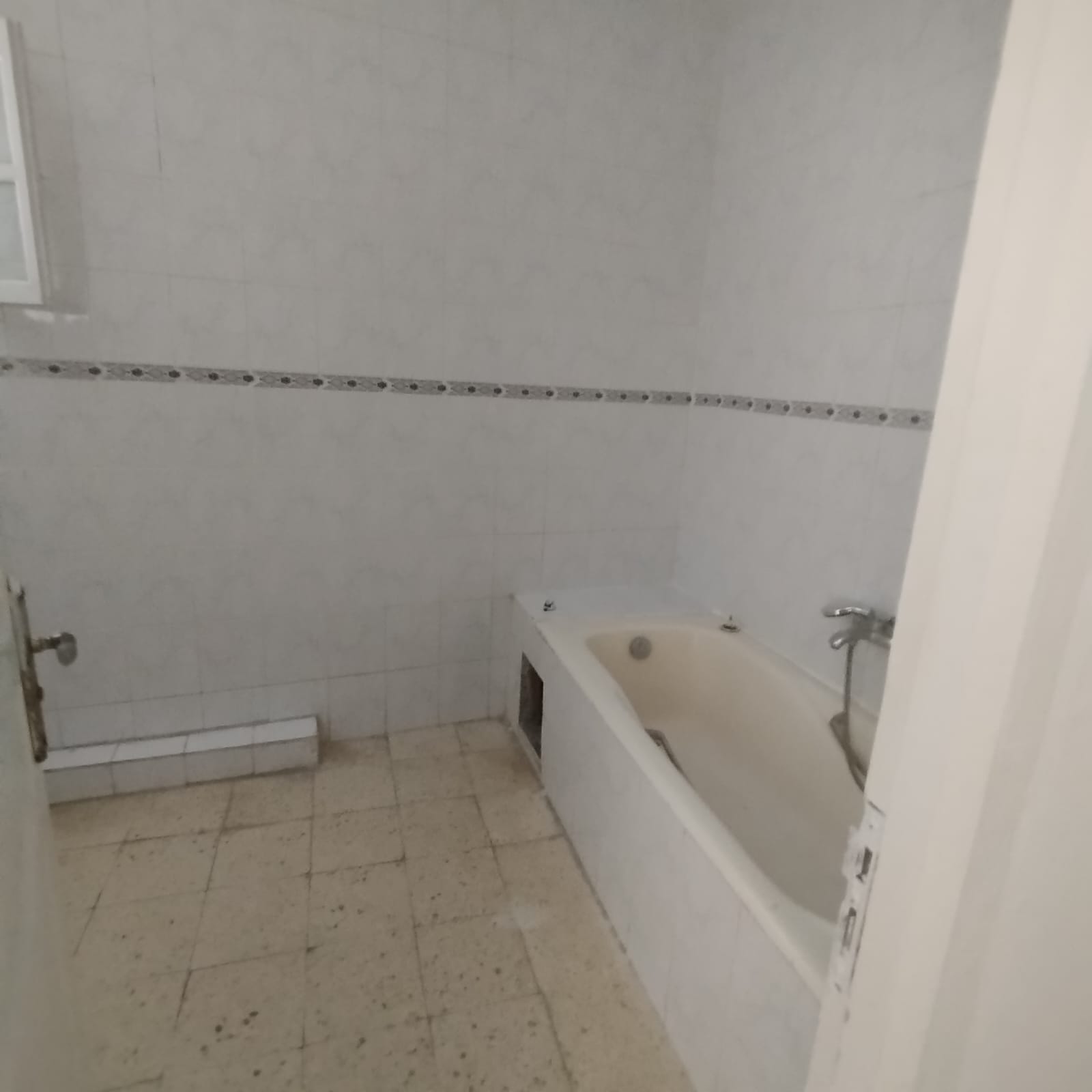 El Omrane Superieur Rommana Location Appart. 4 pices Un spacieux 2me tage de villa s3  rommana2