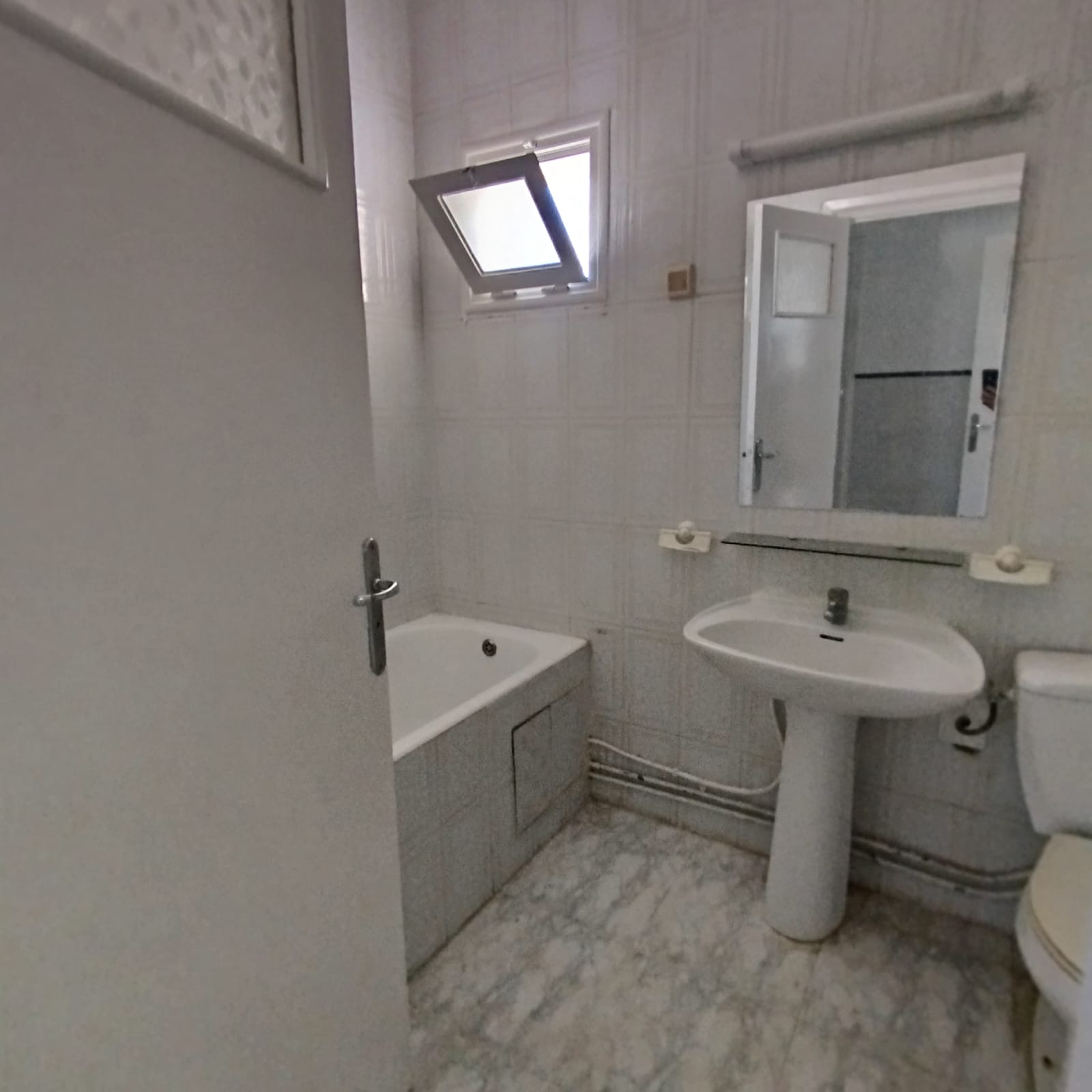 El Menzah El Manar 1 Location Appart. 3 pices Spacieux et lumineux appartement s2  manar1