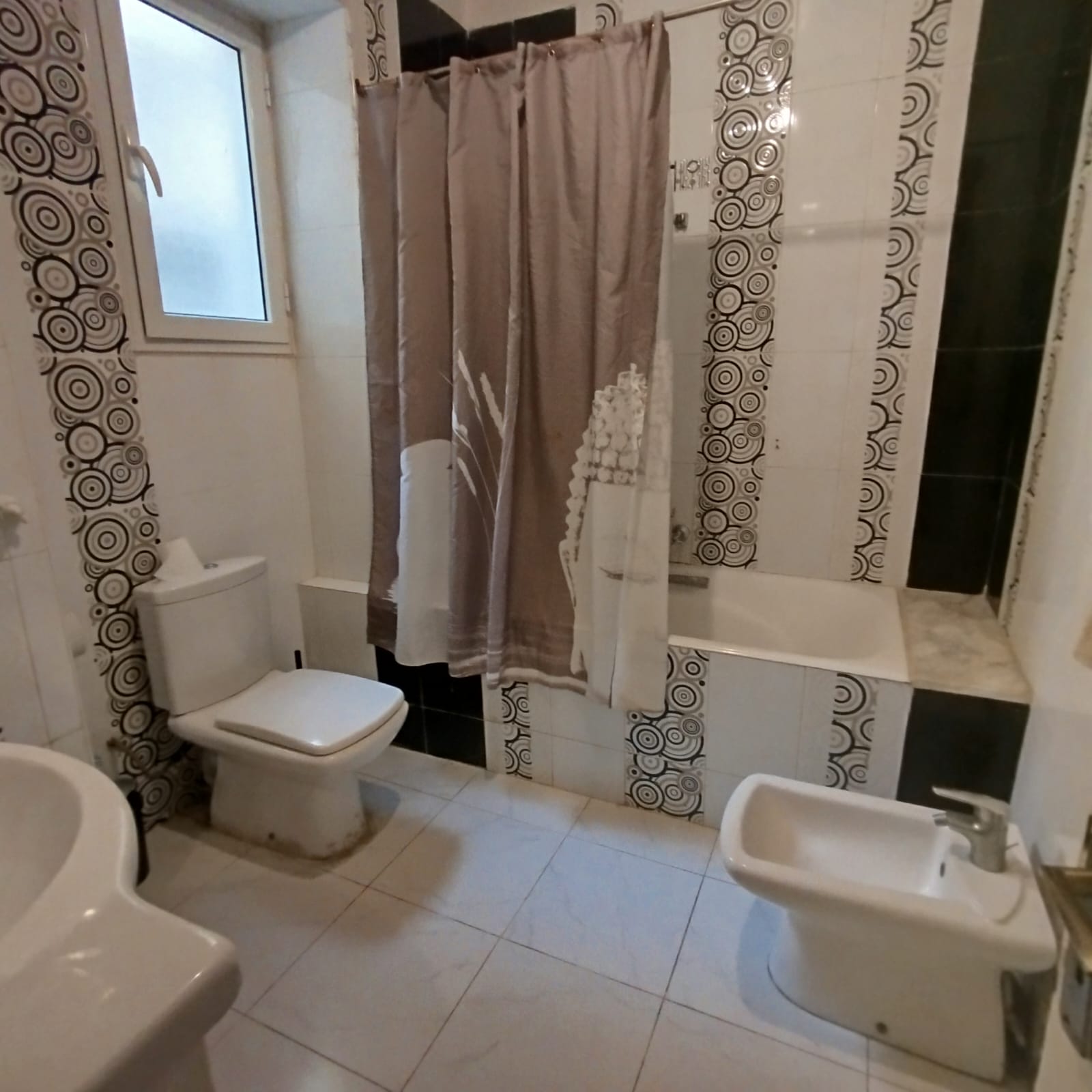 Ariana Ville El Menzah 8 Location Appart. 3 pices Rdc de villa s2 meubl  ariana suprieure