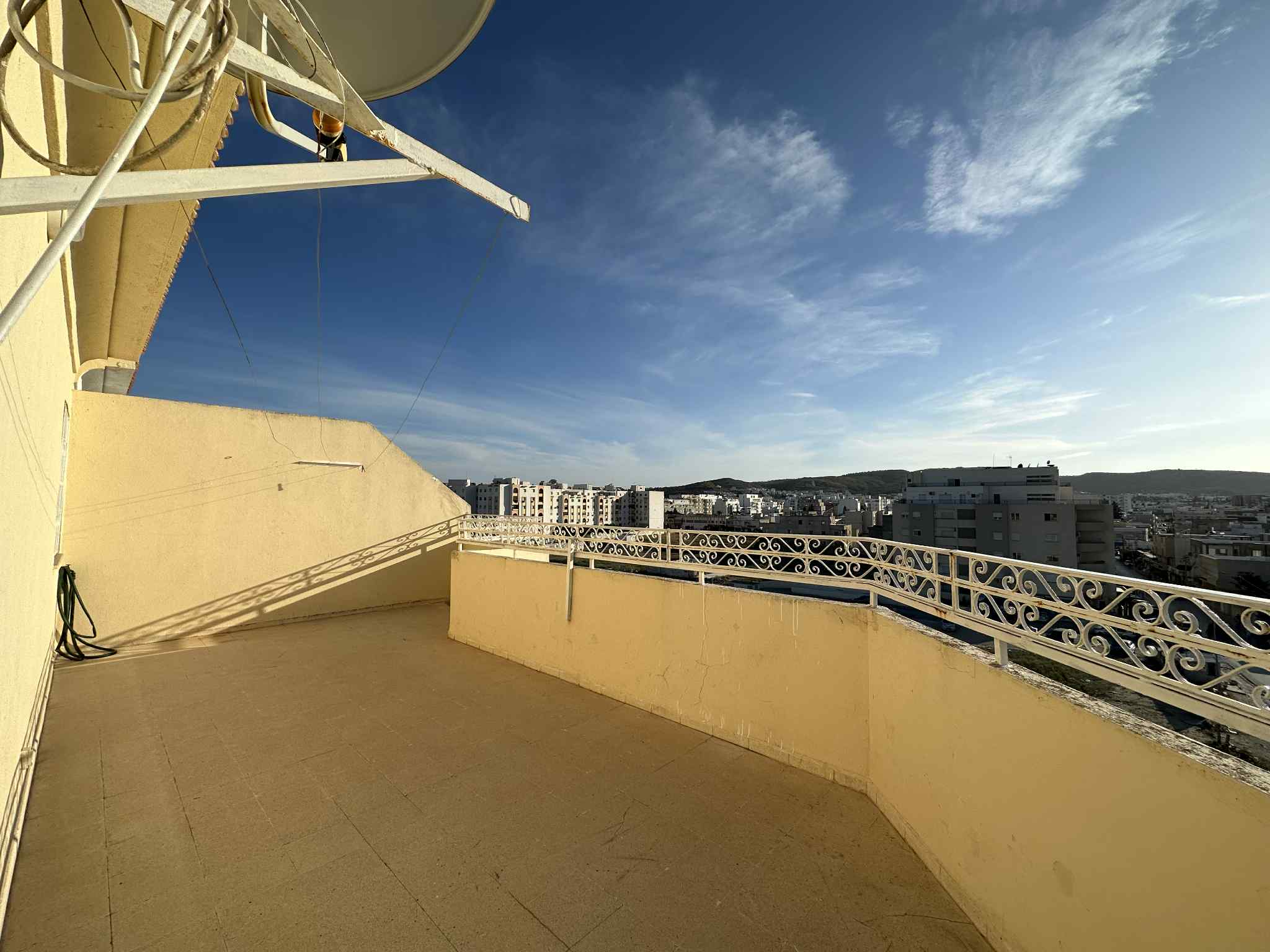 Ariana Ville Ariana Vente Appart. 5 pices+ Appart s4 avec terrasse  enkhilet