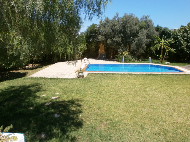 La Marsa Gammart Location Maisons Villa  grand jardin et piscine