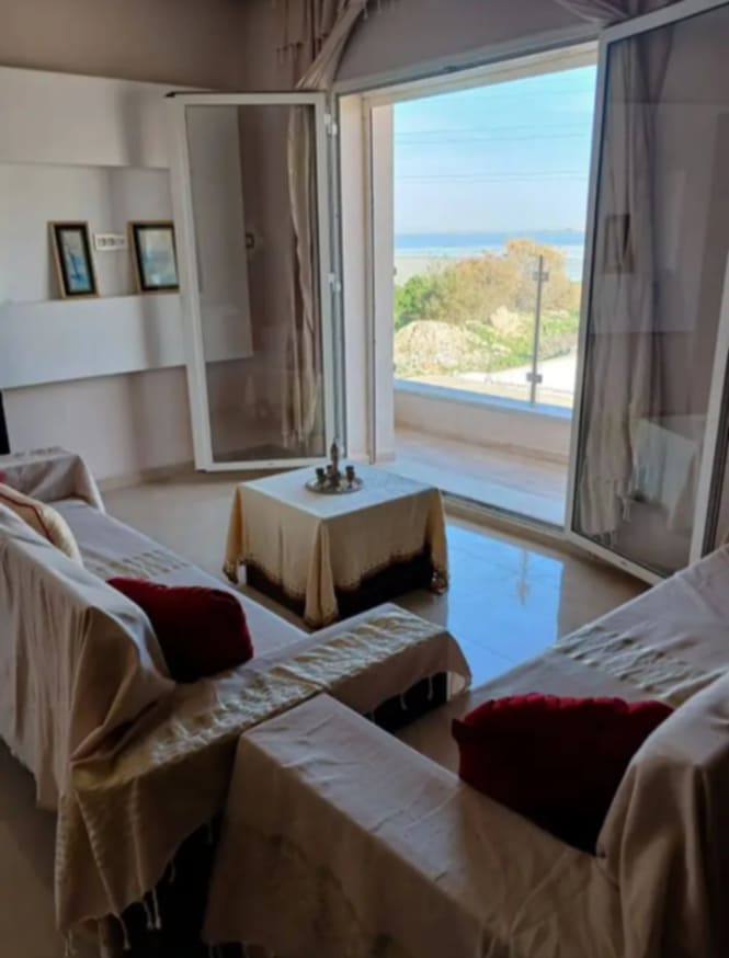 La Soukra Chotrana 3 Location Appart. 4 pices tage de villa vide ou meubl haut standing