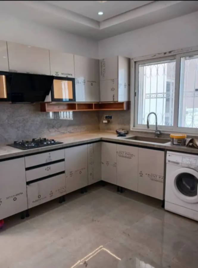 La Soukra Chotrana 3 Location Appart. 4 pices tage de villa vide ou meubl haut standing