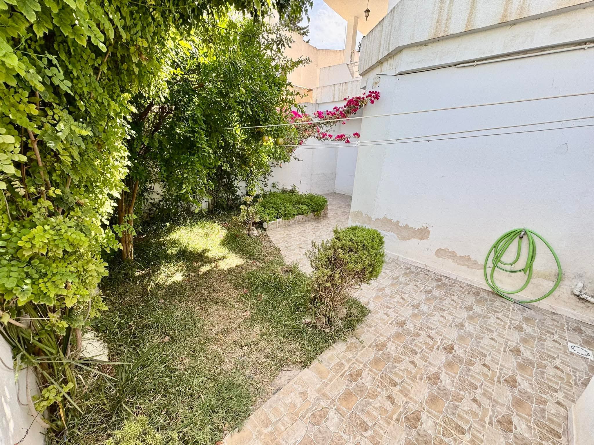 El Menzah El Menzah 9 Location Appart. 4 pices Rdc de villa a menzah 9c 950 d
