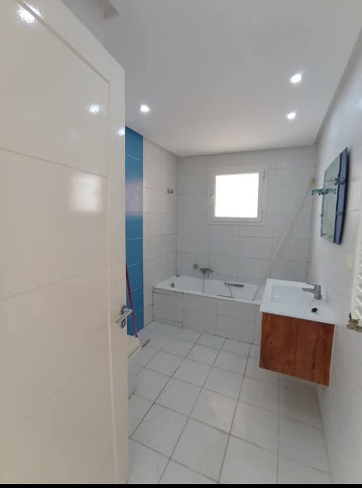 La Soukra La Soukra Location Appart. 4 pices S3 soukra zone hamadi abid