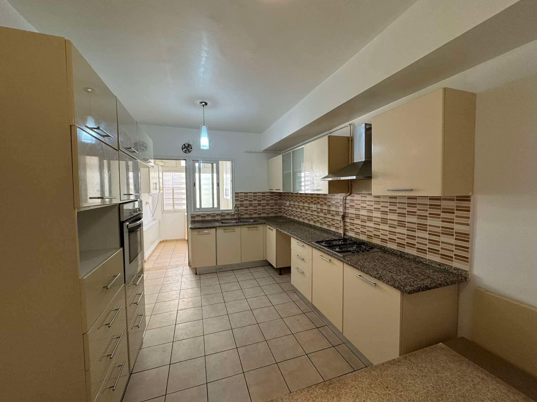 El Menzah El Menzah 9 Location Appart. 4 pices S3 menzah 9c 1900 d