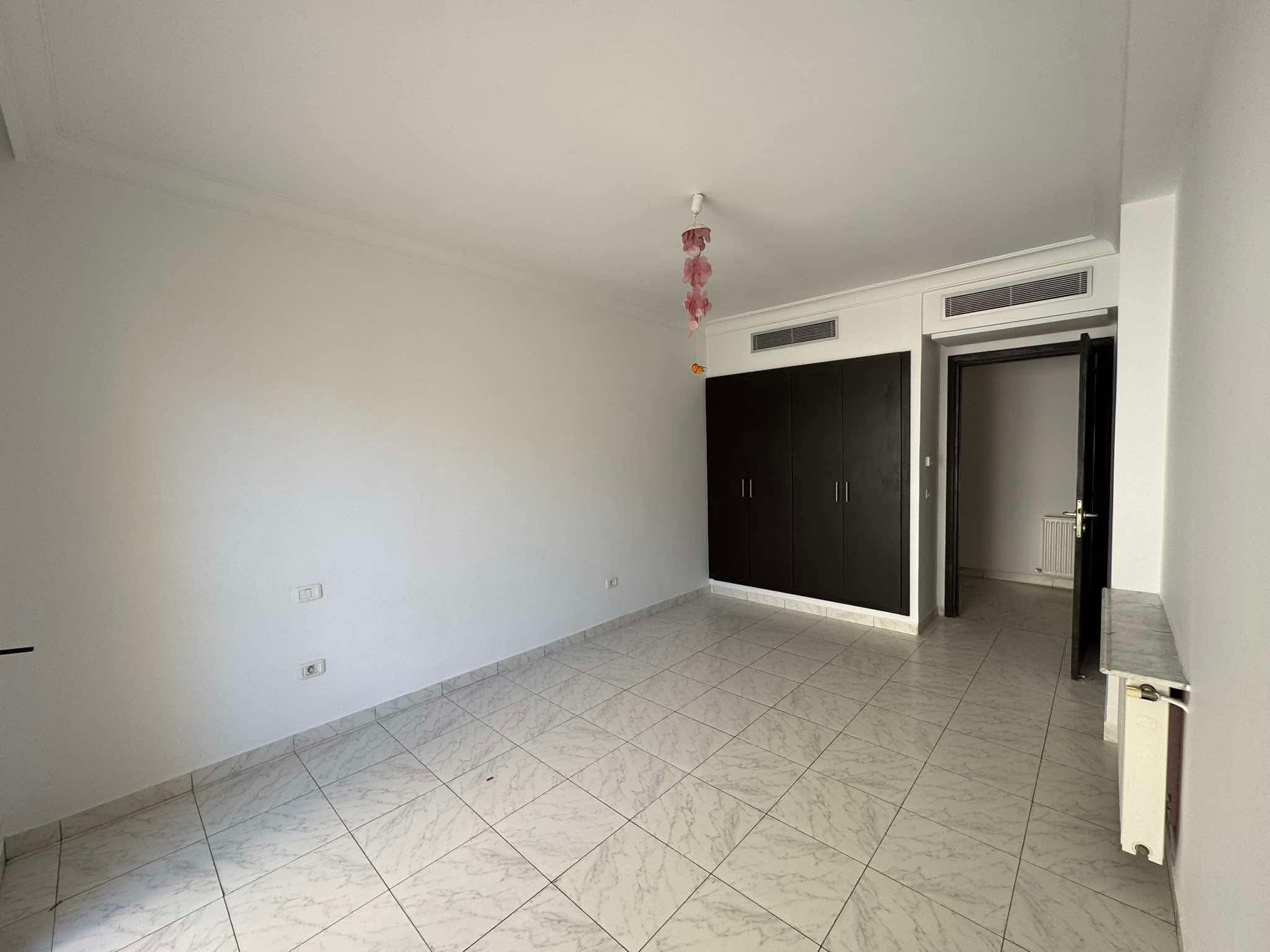 El Menzah El Menzah 9 Location Appart. 4 pices S3 menzah 9c 1900 d
