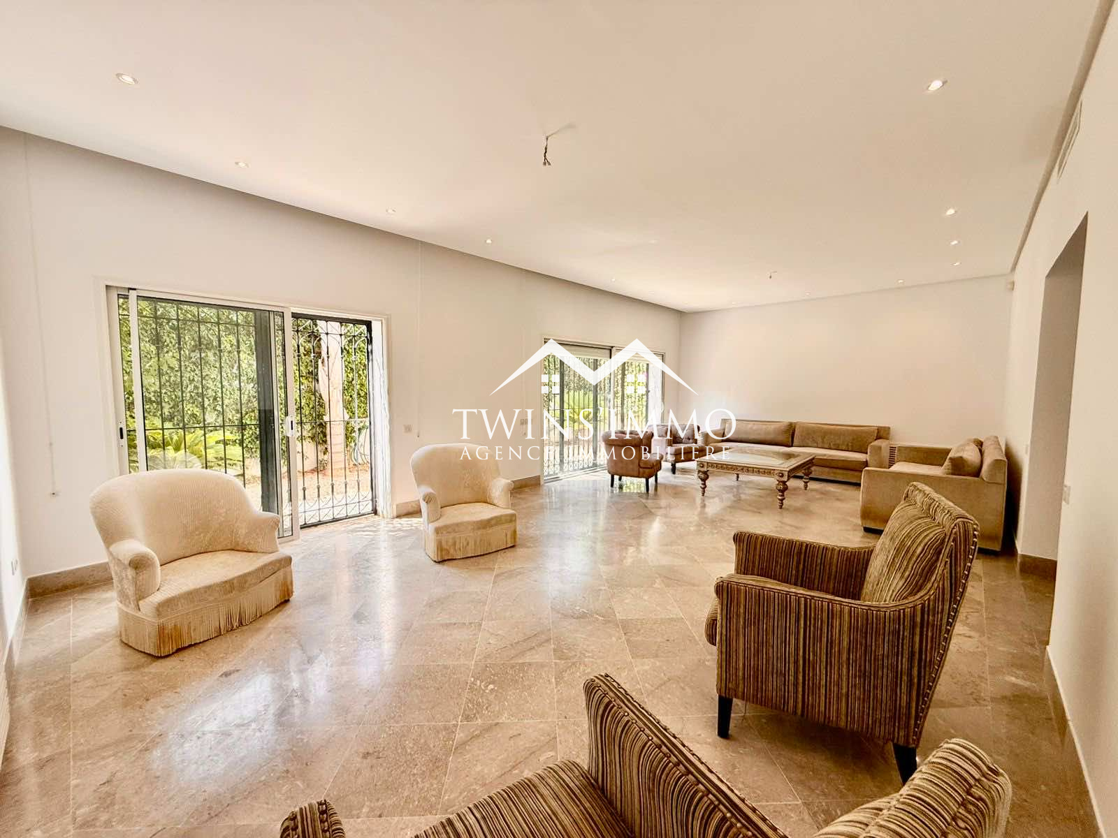 La Marsa Marsa Ennassim Location Maisons Triplex semi meubl ou vide  la marsa ennassim