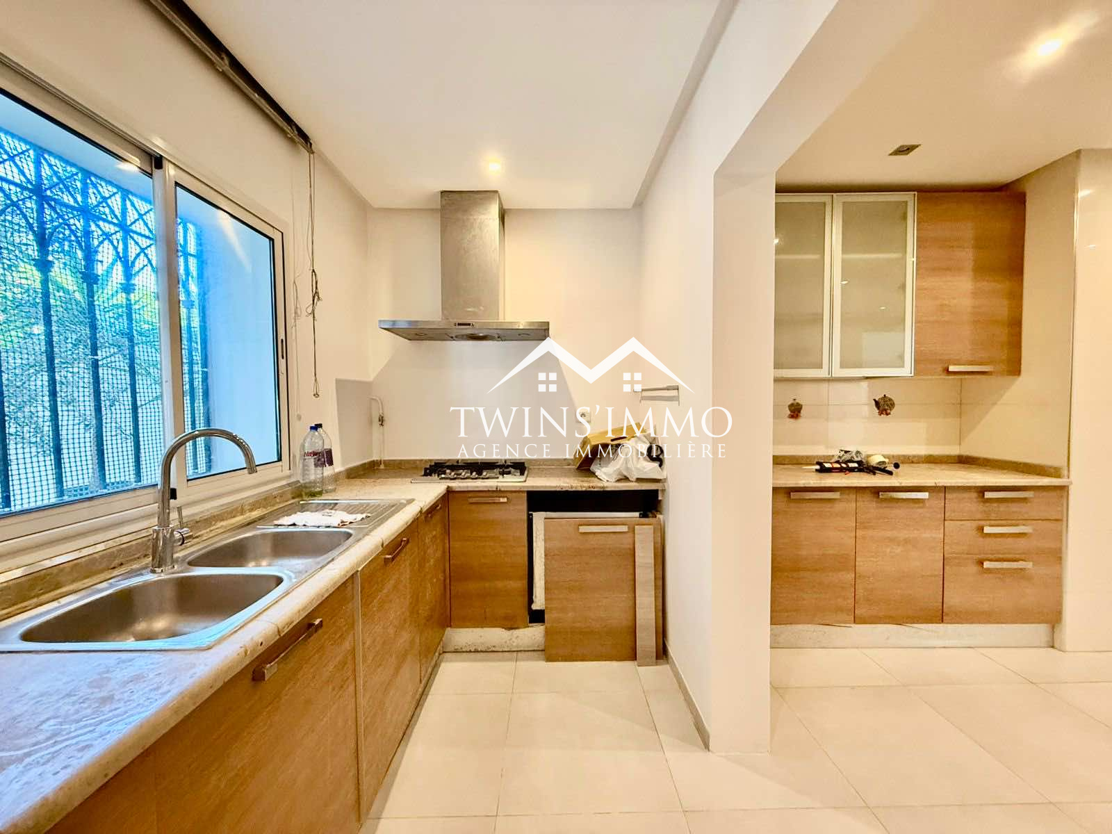La Marsa Marsa Ennassim Location Maisons Triplex semi meubl ou vide  la marsa ennassim