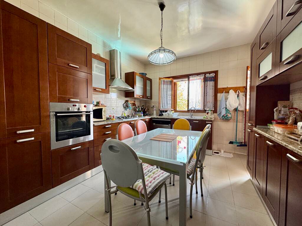 El Menzah El Manar 1 Vente Maisons Une villa s4 avec piscine  el manar