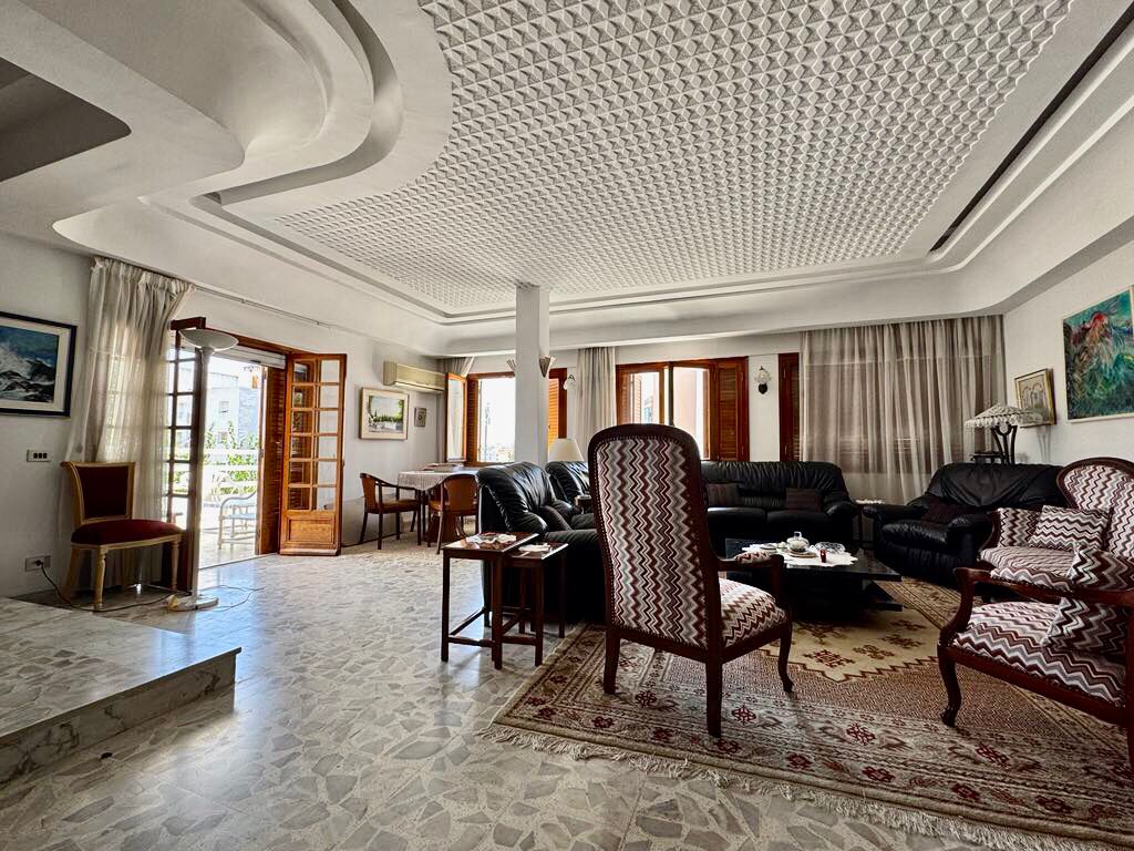 El Menzah El Manar 1 Vente Maisons Une villa s4 avec piscine  el manar