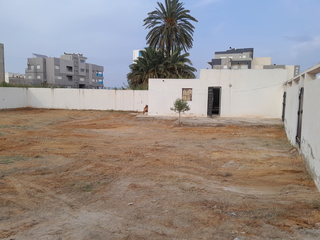 Akouda Chatt Meriem Terrain Terrain nu Terrain cltur 586 m2