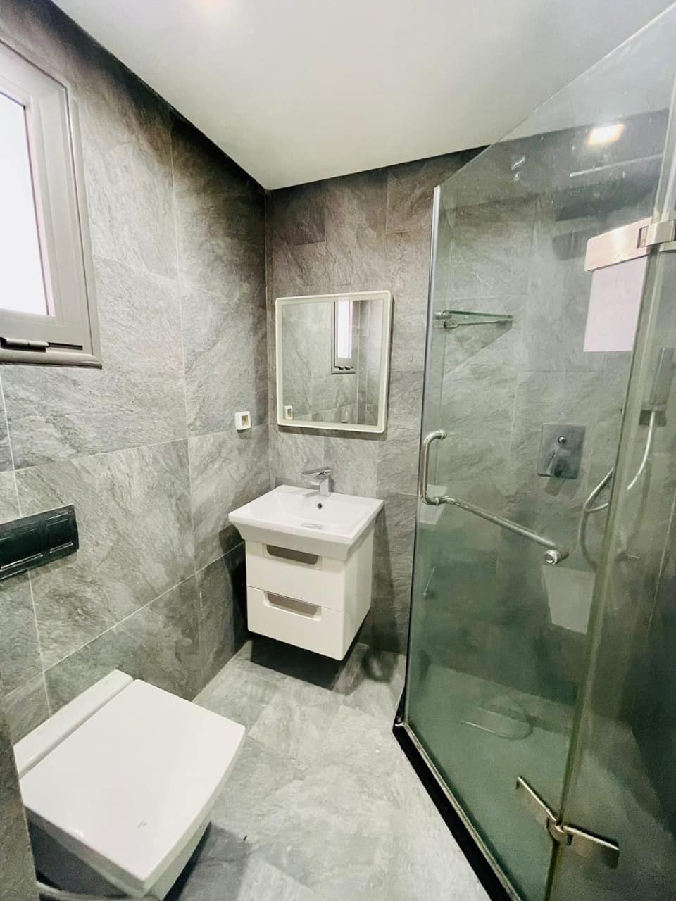 El Menzah El Menzah 9 Vente Appart. 2 pices S1 rsidence htelire  piscine et salle de sport