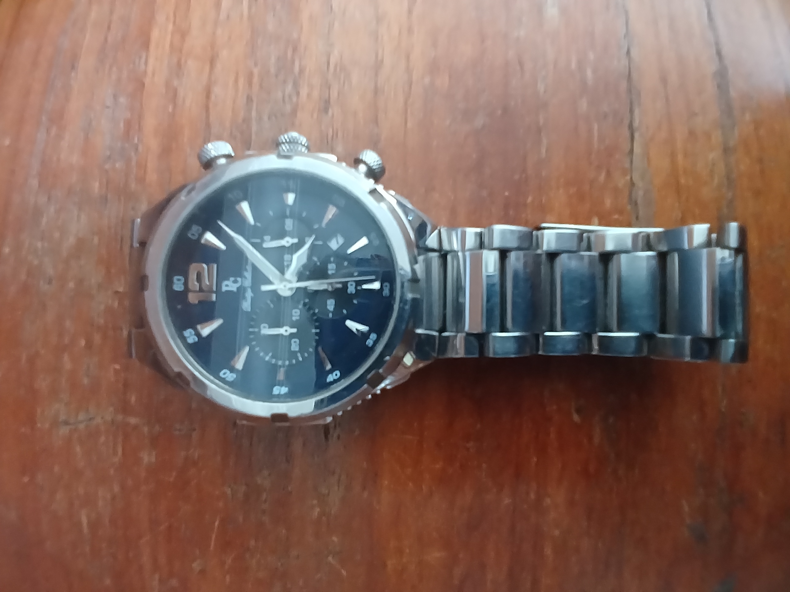 Ariana Ville El Menzah 5 Autres meubles Autres Une montre de marque