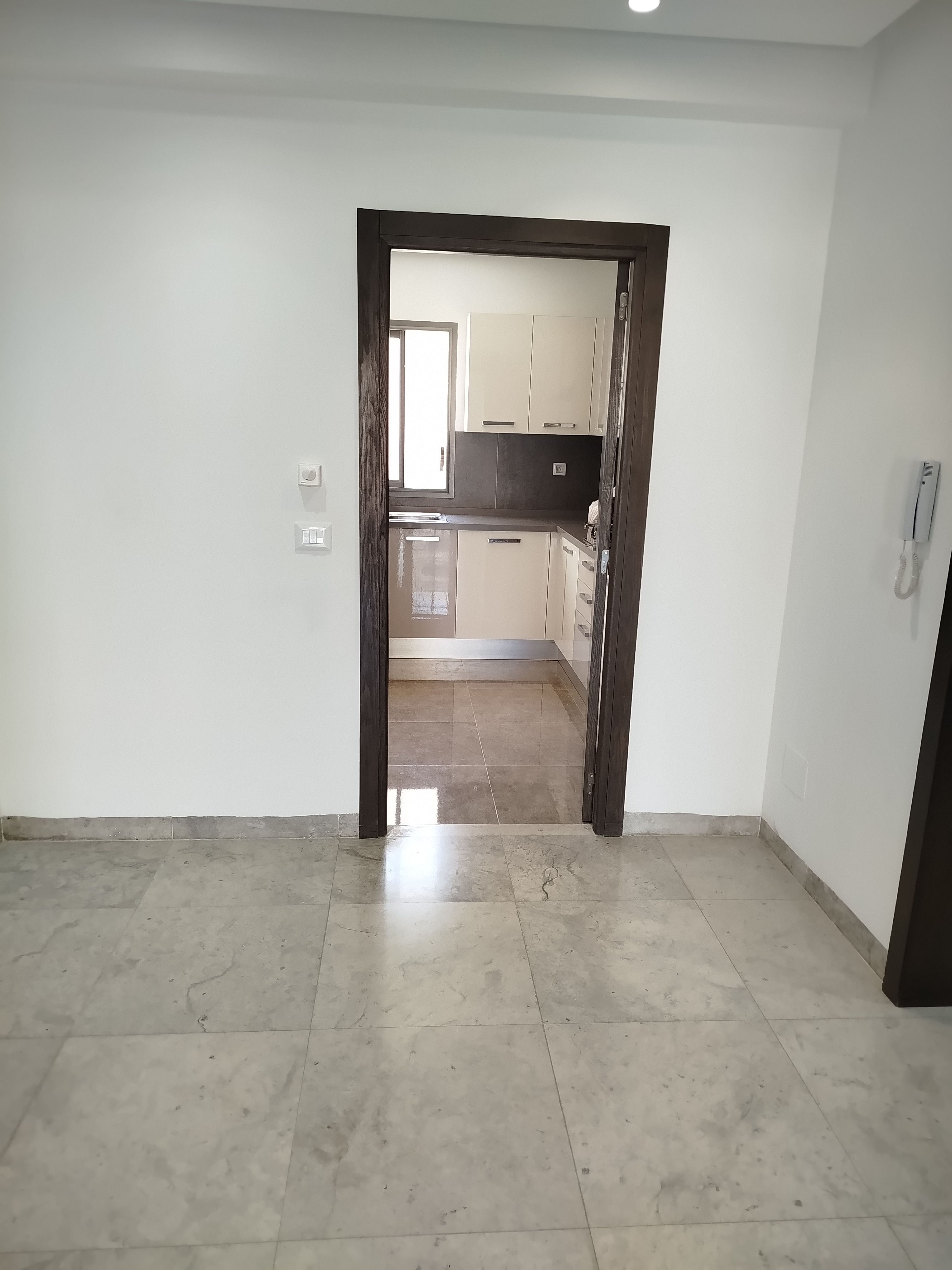 La Marsa El Aouina Location Appart. 3 pices S plus 2 cit wahat