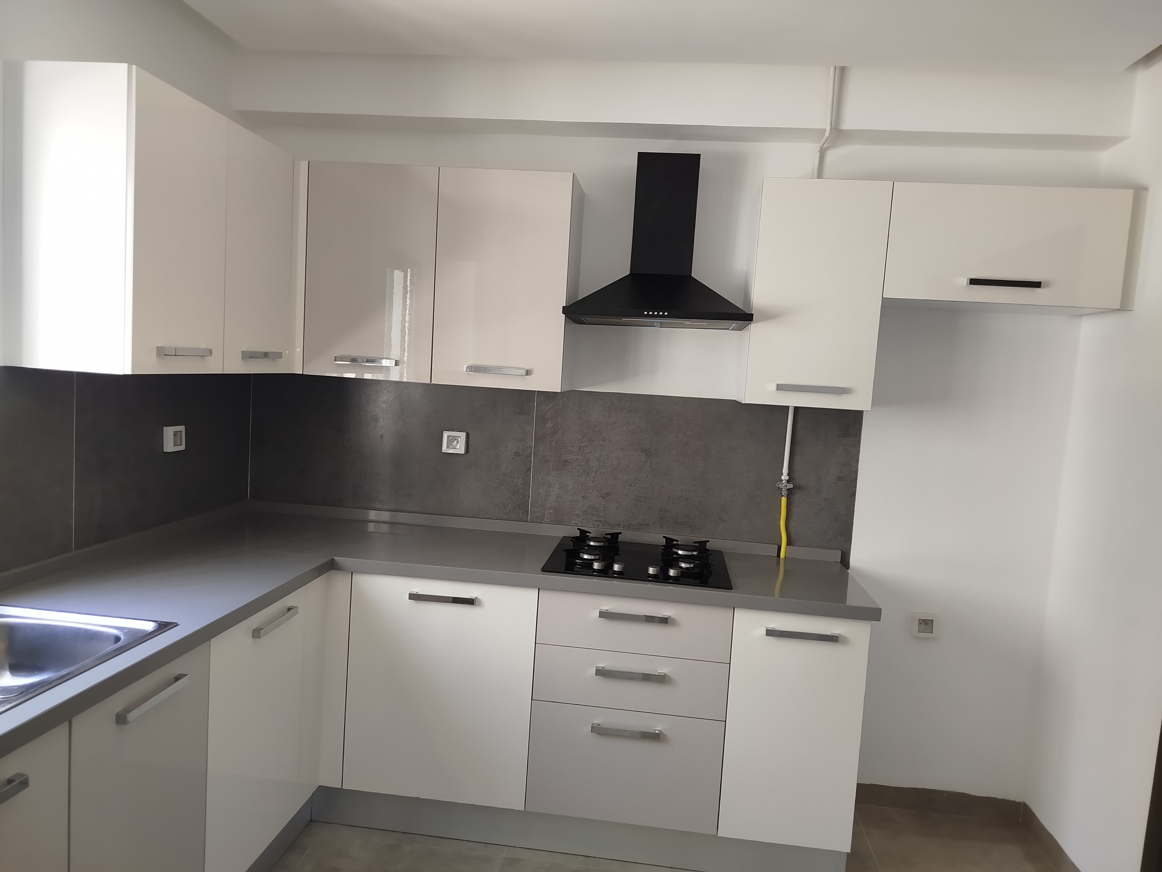 La Marsa El Aouina Location Appart. 3 pices S plus 2 cit wahat