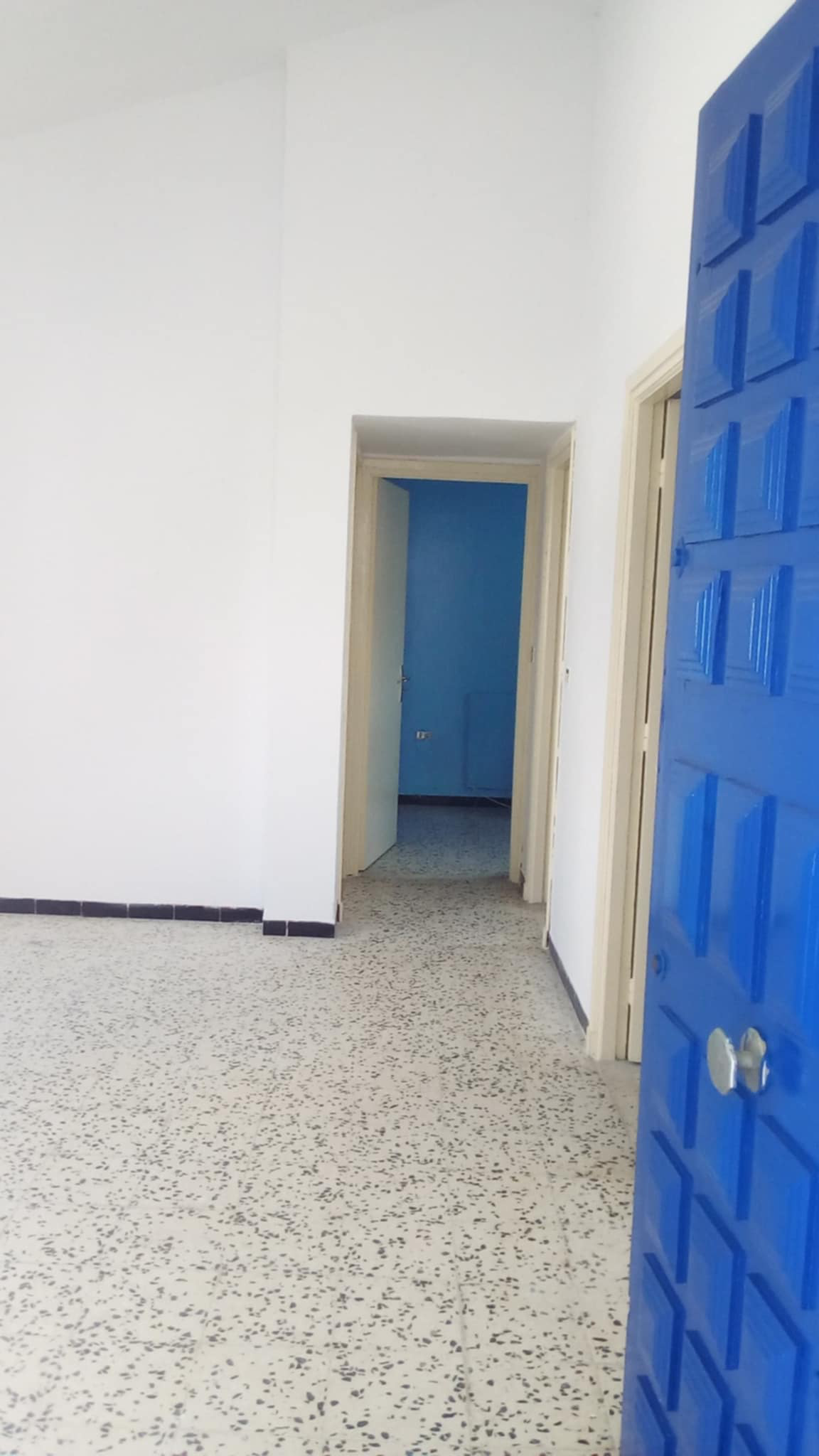 Tabarka Cite El Mourjene Vente Appart. 3 pices Appartement en tage avec jardinet en rdc