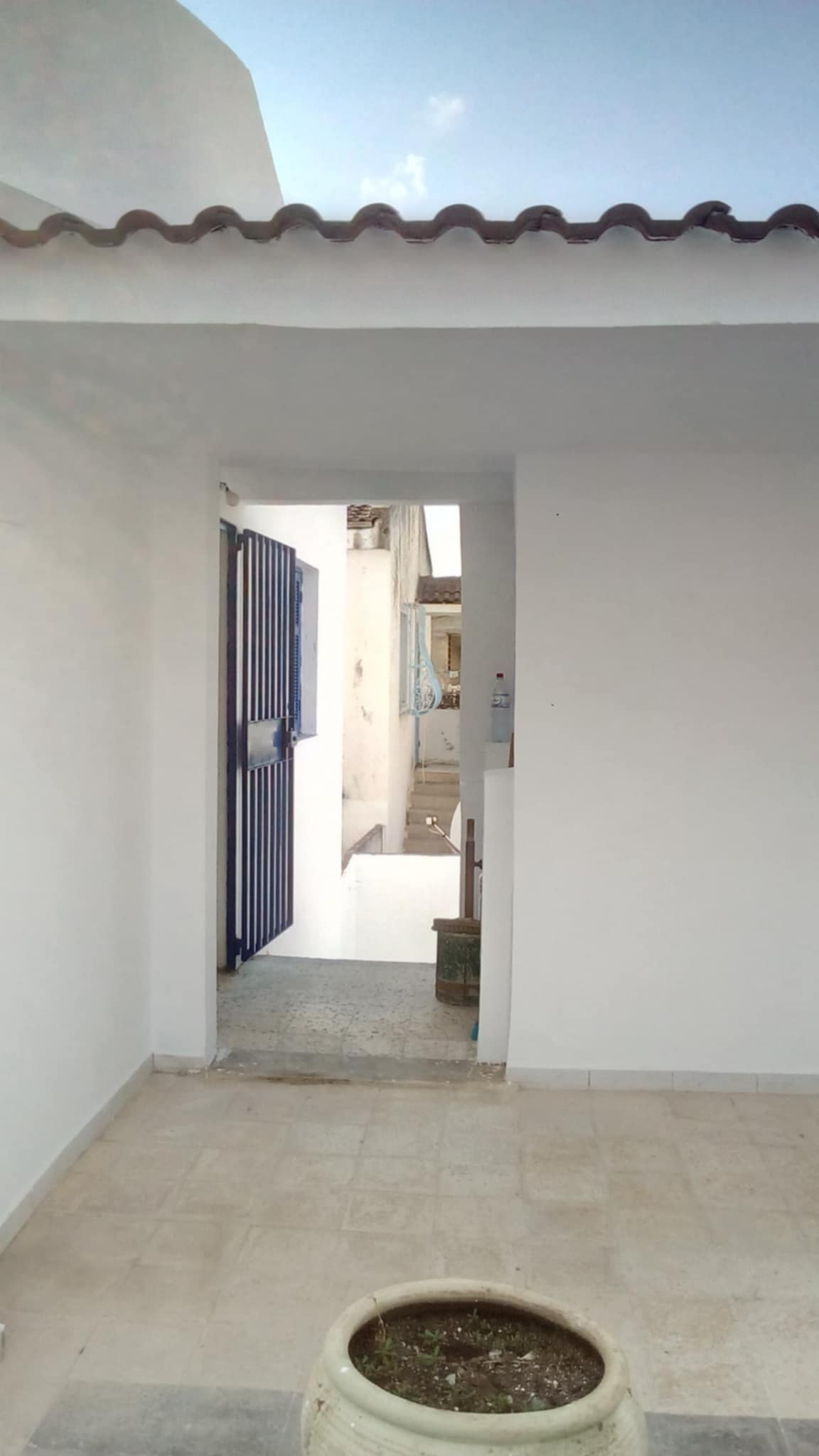 Tabarka Cite El Mourjene Vente Appart. 3 pices Appartement en tage avec jardinet en rdc