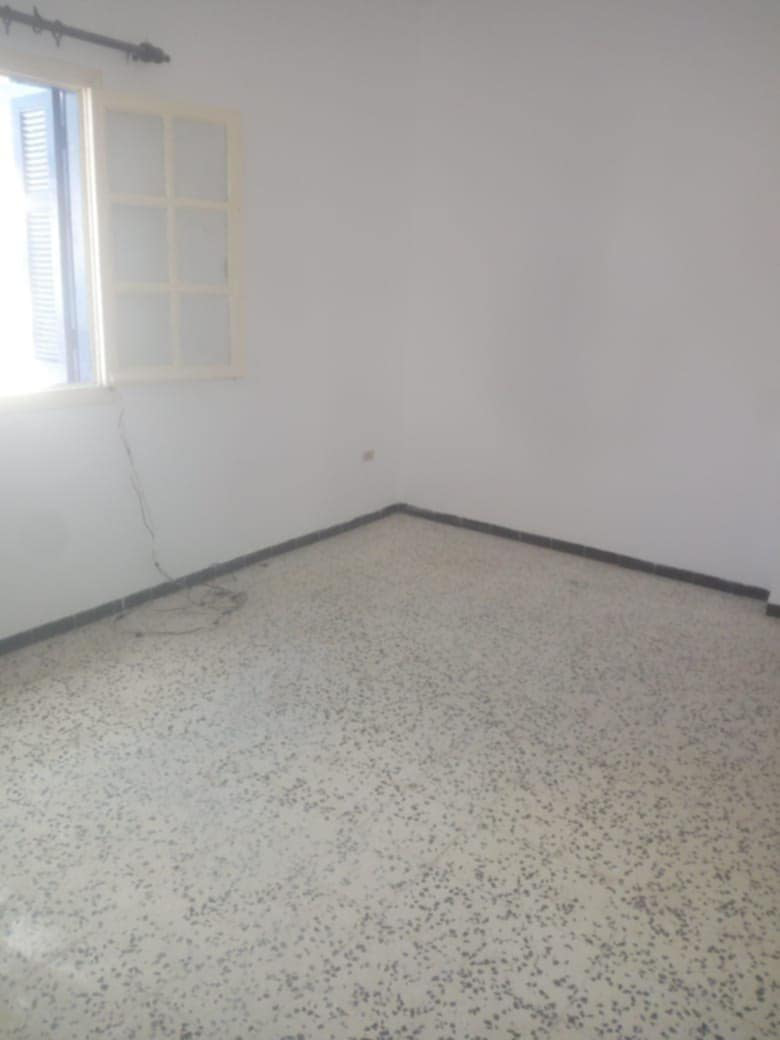 Tabarka Cite El Mourjene Vente Appart. 3 pices Appartement en tage avec jardinet en rdc