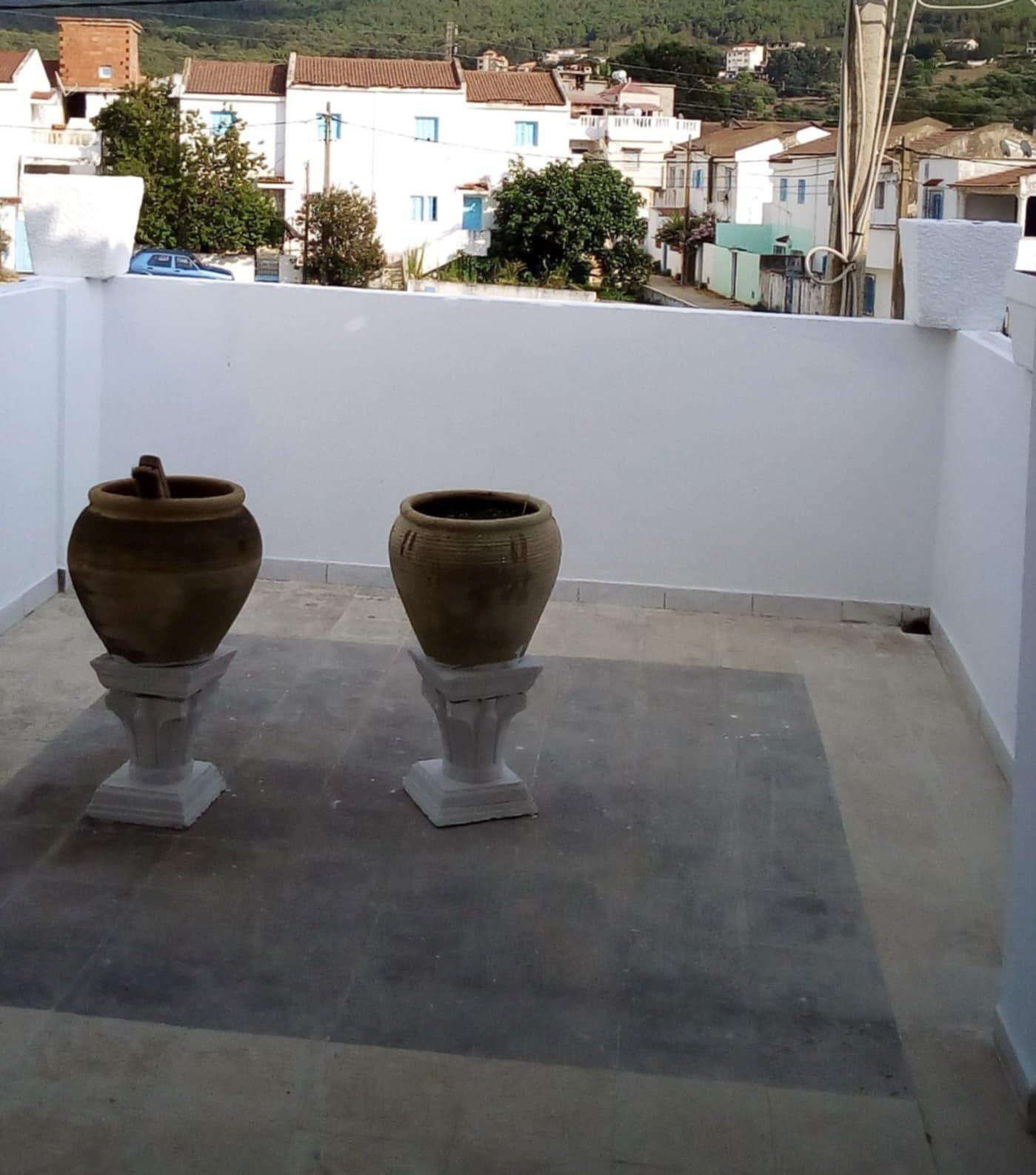 Tabarka Cite El Mourjene Vente Appart. 3 pices Appartement en tage avec jardinet en rdc