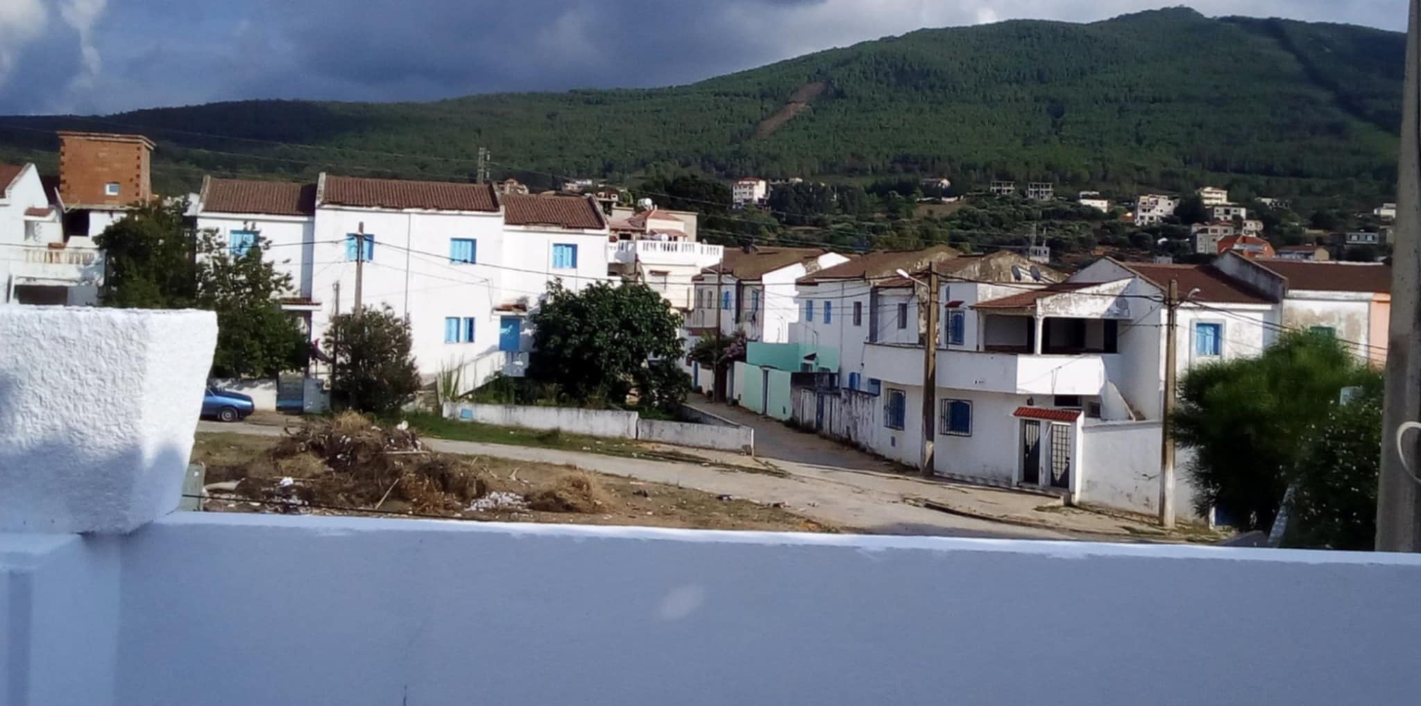 Tabarka Cite El Mourjene Vente Appart. 3 pices Appartement en tage avec jardinet en rdc