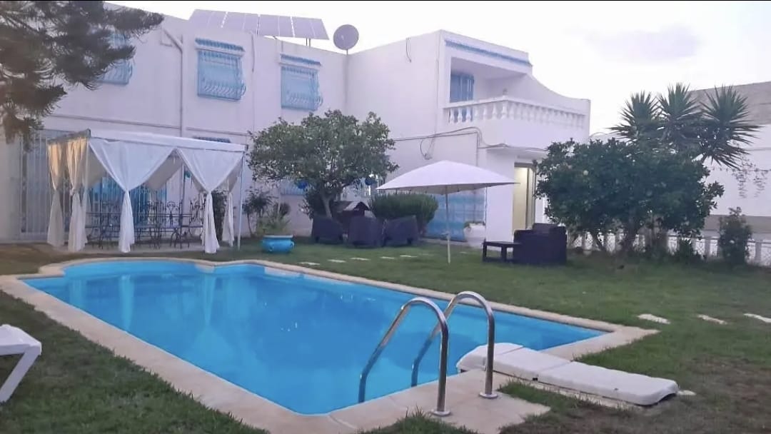 Akouda Chatt Meriem Vente Maisons Villa luxe et style avec piscine  chatt mariem