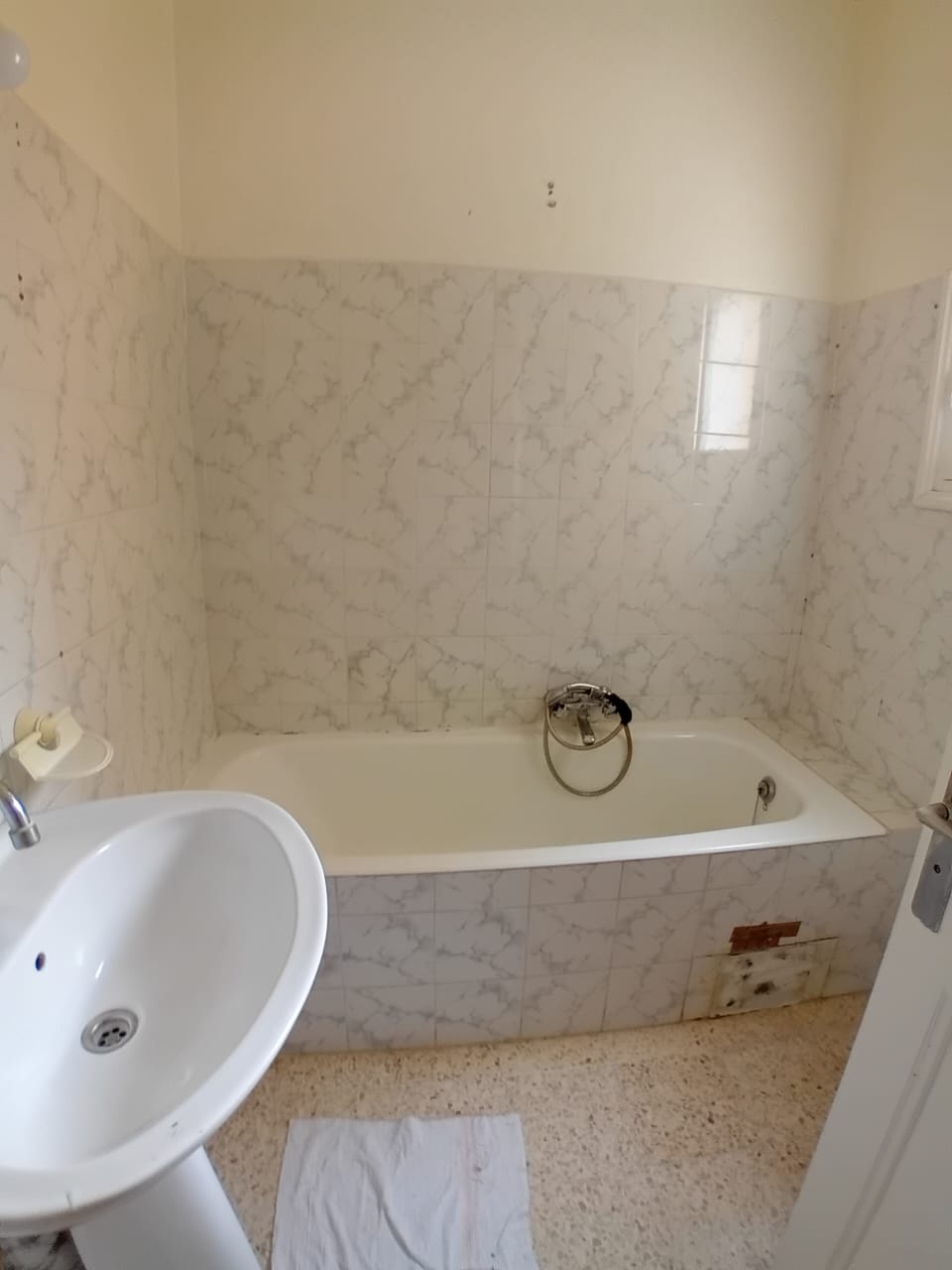 El Mourouj El Mourouj Location Appart. 2 pices Appart s plus 1 a cots de station agil mourouj 6