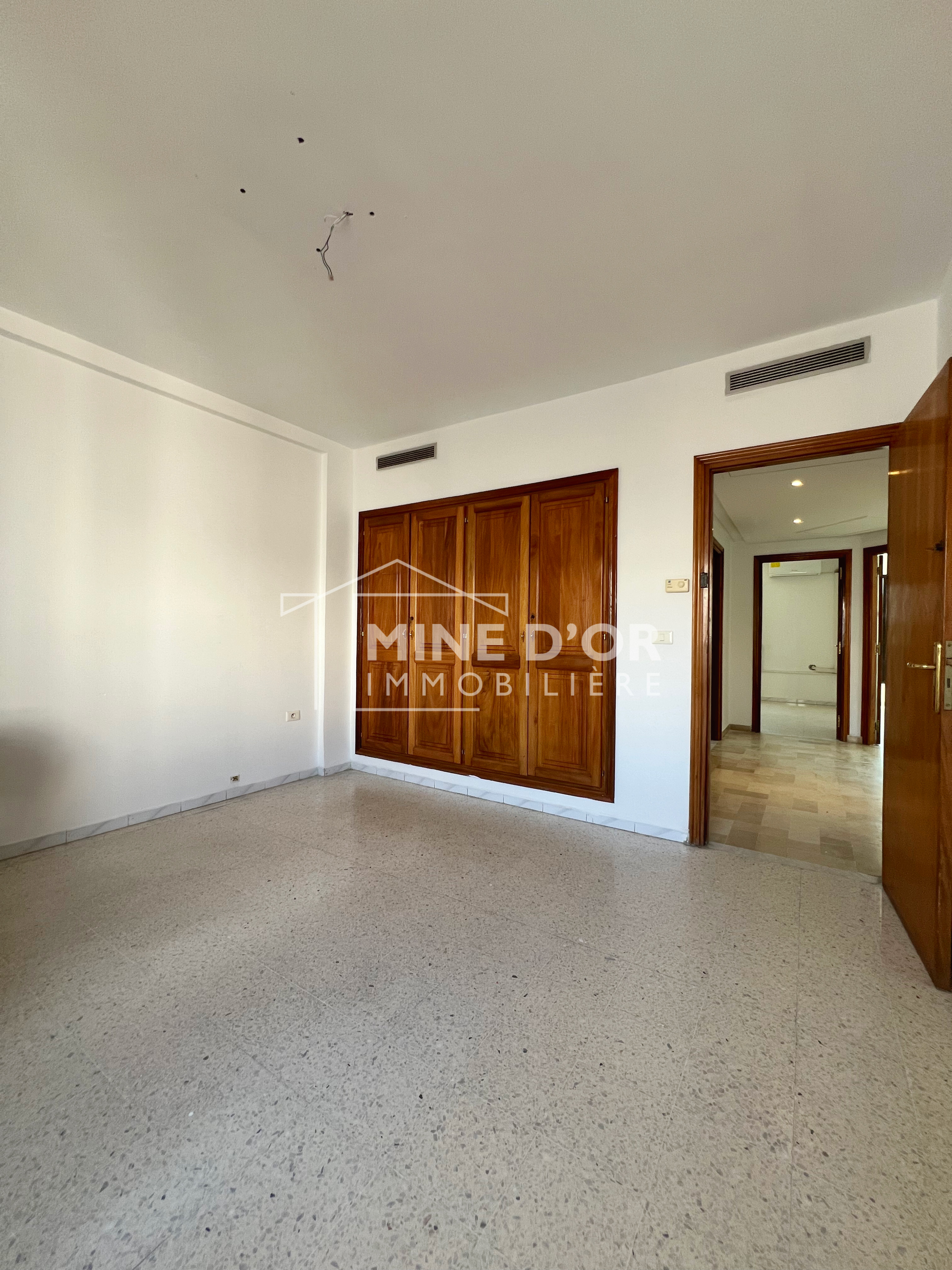 Bab Bhar Montplaisir Bureaux & Commerces Bureau Bureau en 5espaces a monplaisir