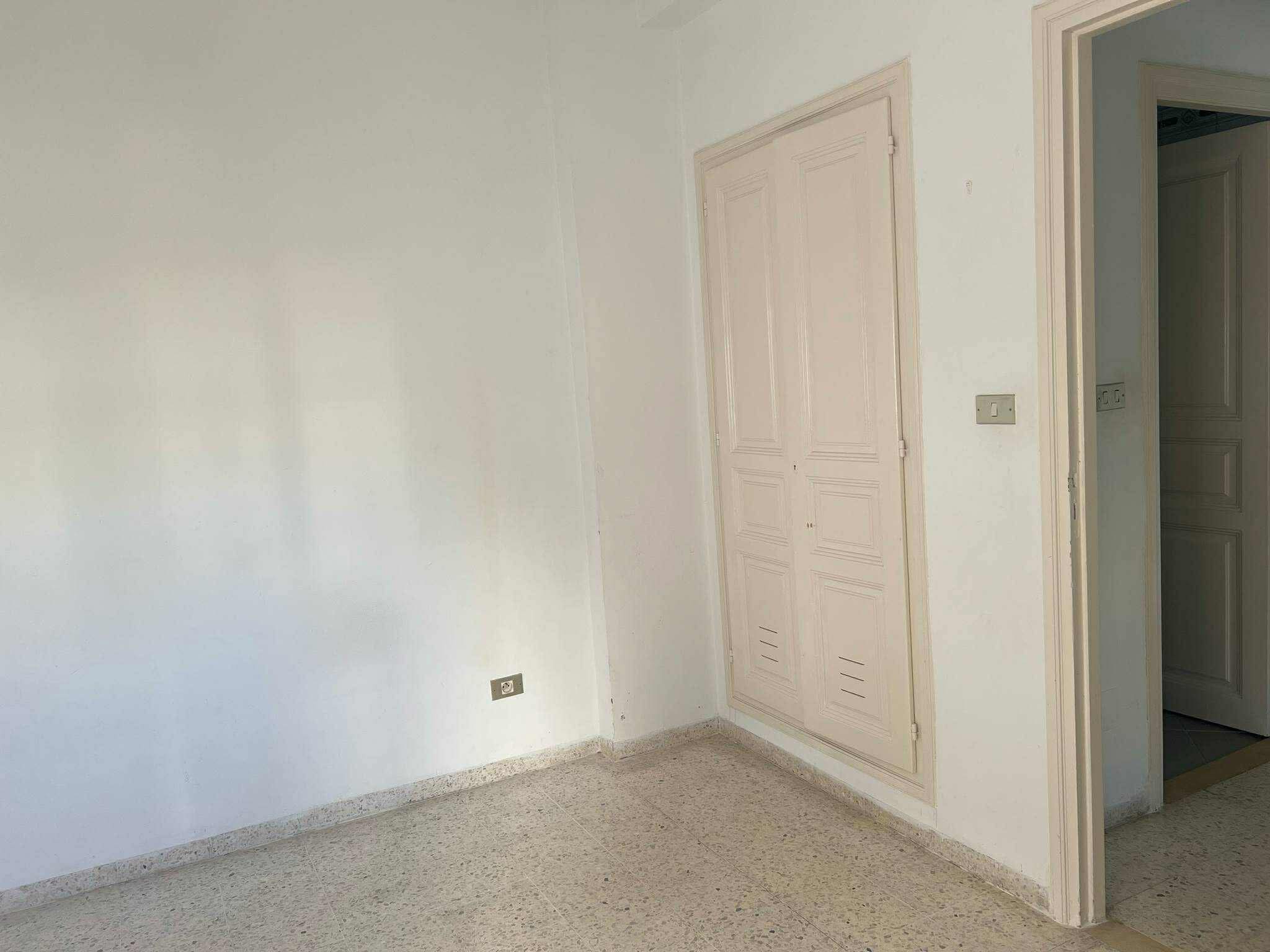 Ariana Ville Cite Ennasr 2 Location Appart. 3 pices Un appartement s2  ennasr 2 cot monoprix