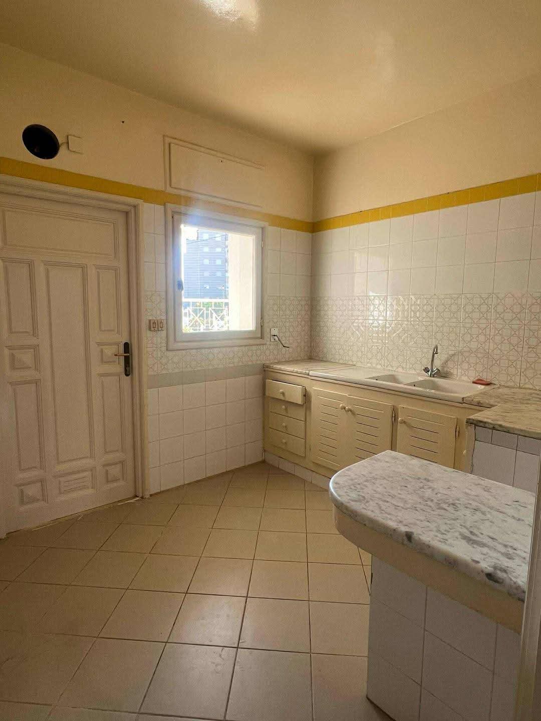 Ariana Ville Cite Ennasr 2 Location Appart. 3 pices Un appartement s2  ennasr 2 cot monoprix