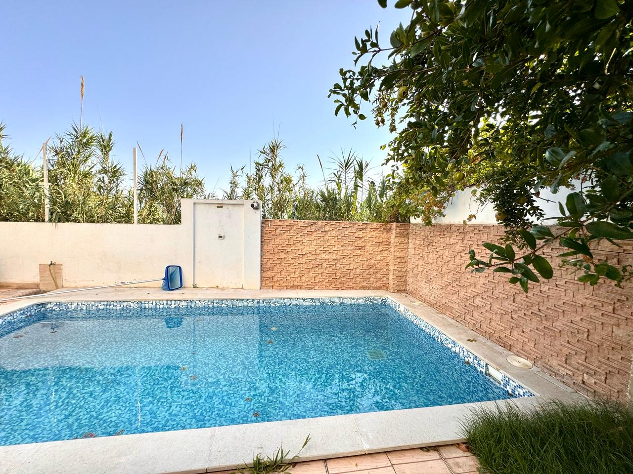 La Marsa Gammart Location Appart. 3 pices Etage de villa avec piscine  gammarth