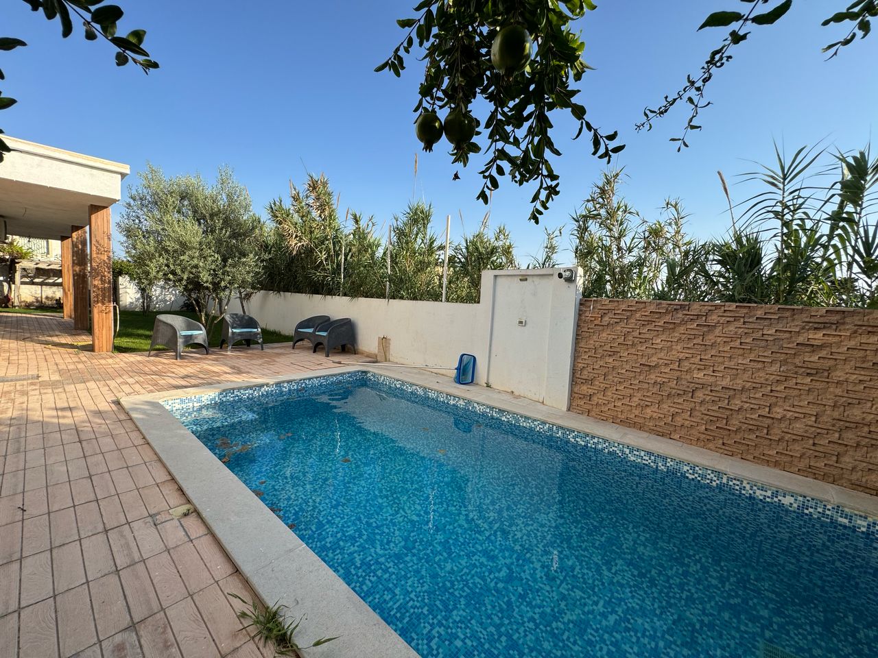 La Marsa Gammart Location Appart. 3 pices Etage de villa avec piscine  gammarth