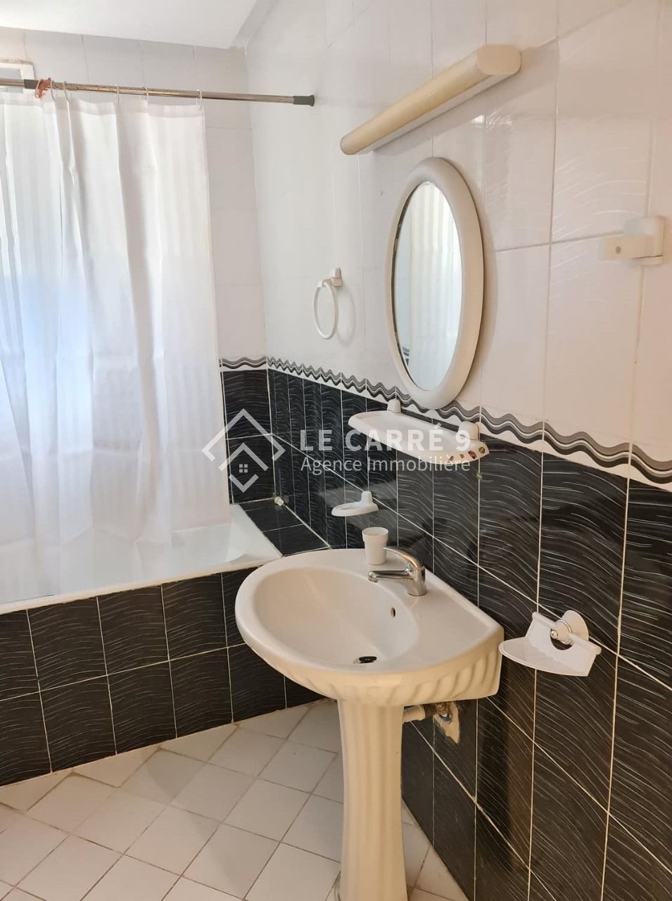 La Marsa El Aouina Location vacances Appart. 3 pices Un s3 meubl  cit les palmerais
